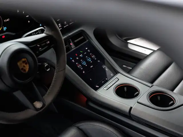 Porsche Taycan Turbo Ansicht 16