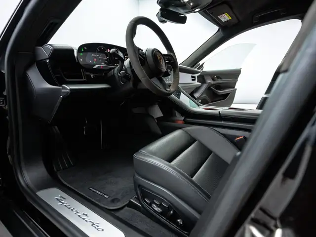 Porsche Taycan Turbo Ansicht 32