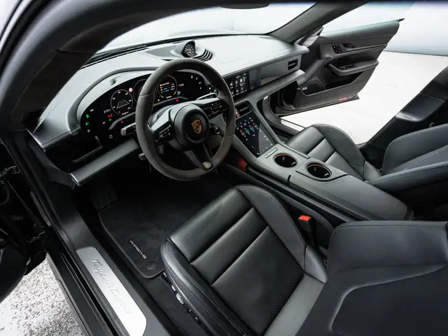 Porsche Taycan Turbo Ansicht 31