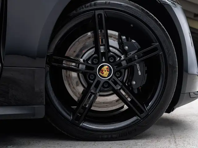 Porsche Taycan Turbo Ansicht 47