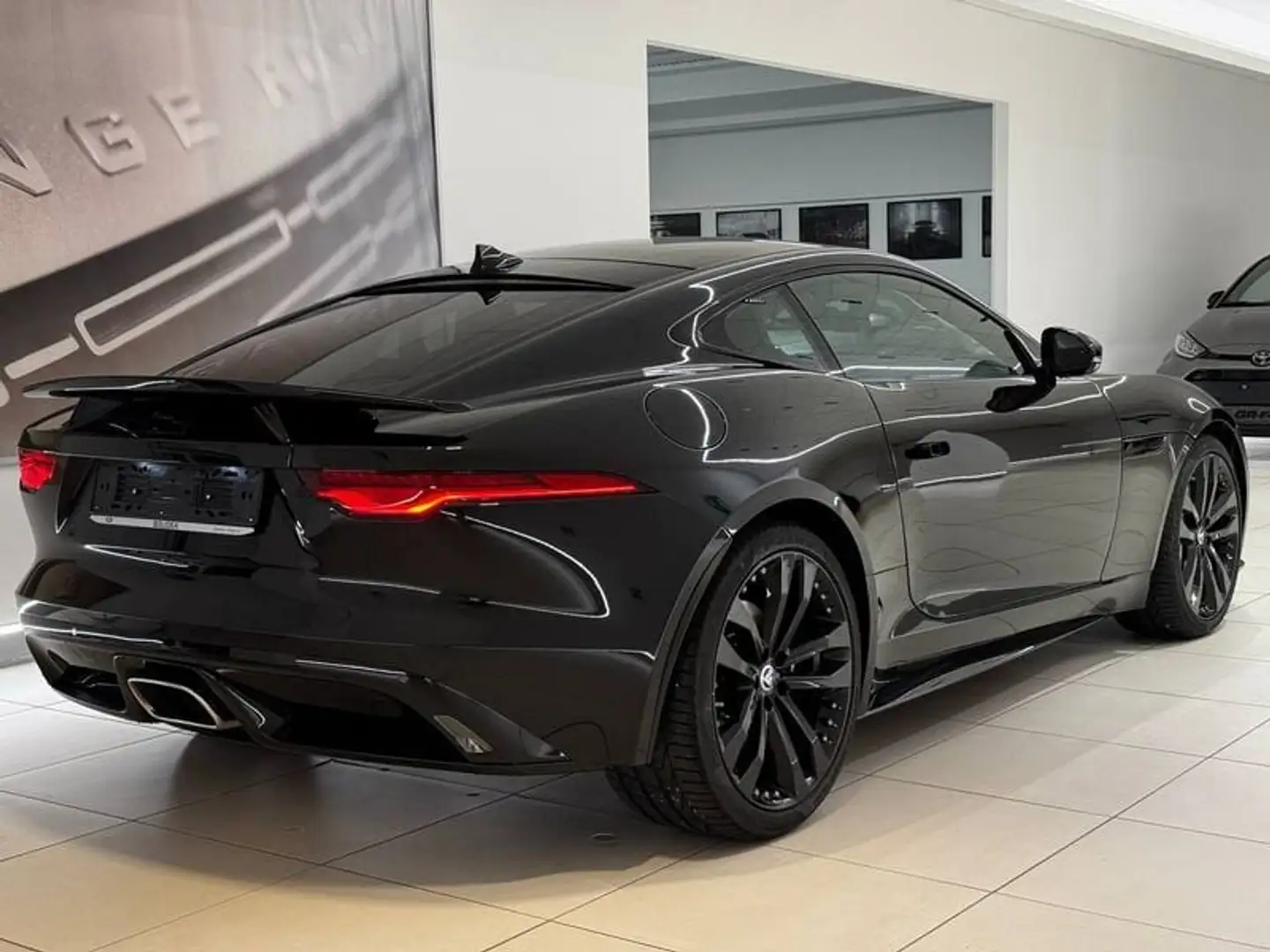 Jaguar F-Type (X152) JAGUAR 2.0 aut. Coupé R-Dynamic Nero - 2