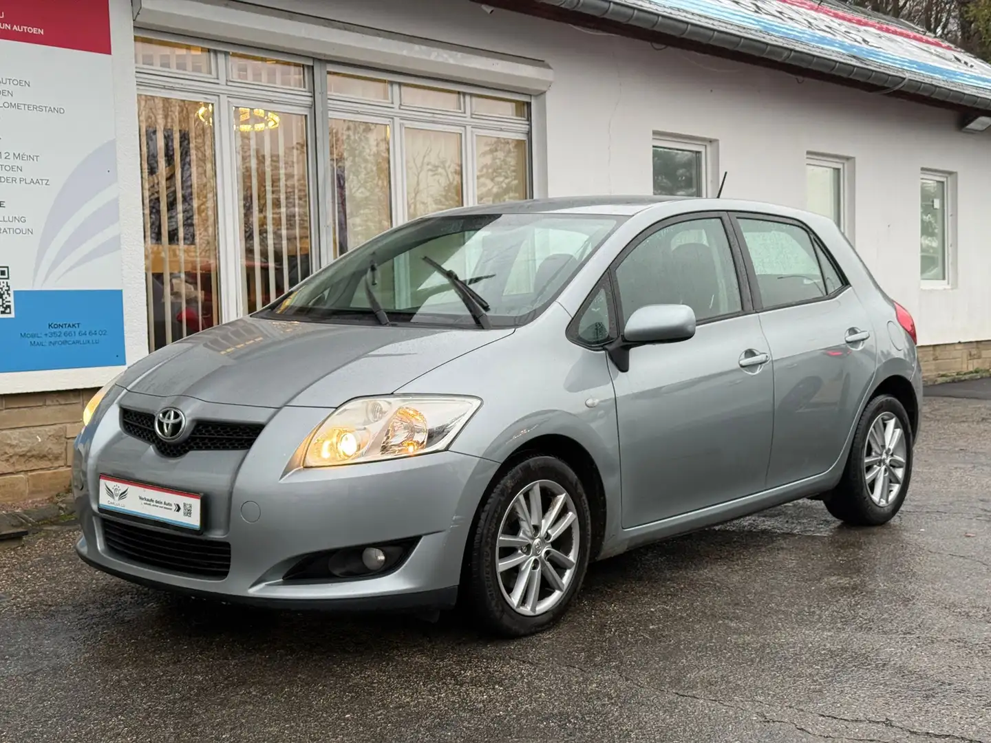 Toyota Auris Basis Gris - 2