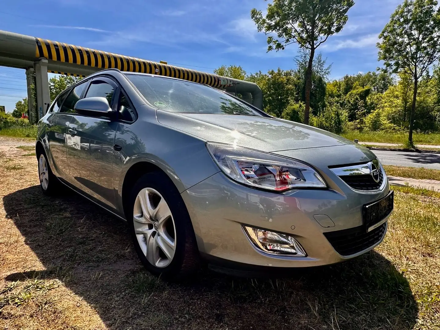 Opel Astra J Sports Tourer Design Edition Zilver - 1