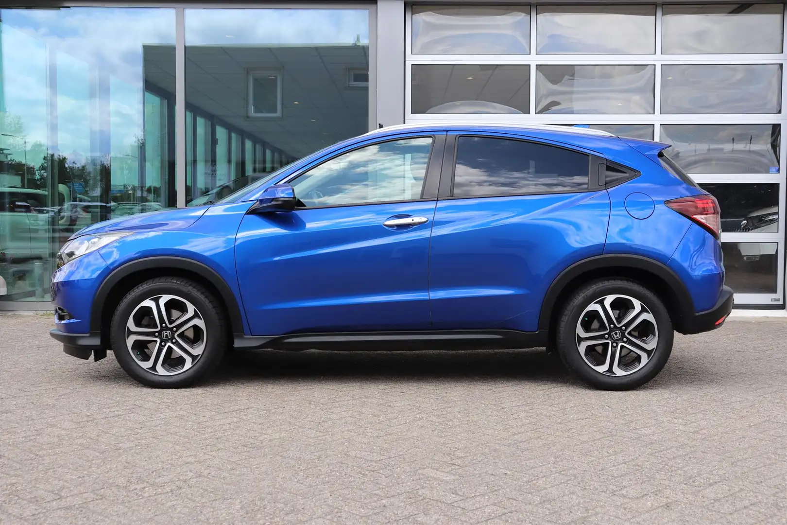 Honda HR-V 1.5 i-VTEC 130pk CVT Executive Blauw - 2