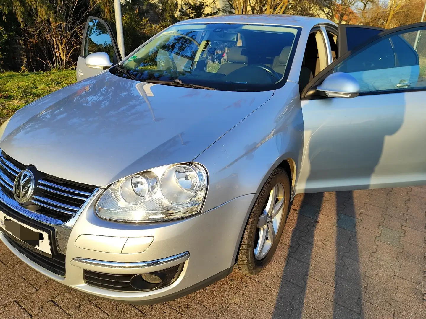 Volkswagen Jetta 1.4 TSI Trendline, Navi, TÜV neu Argintiu - 1