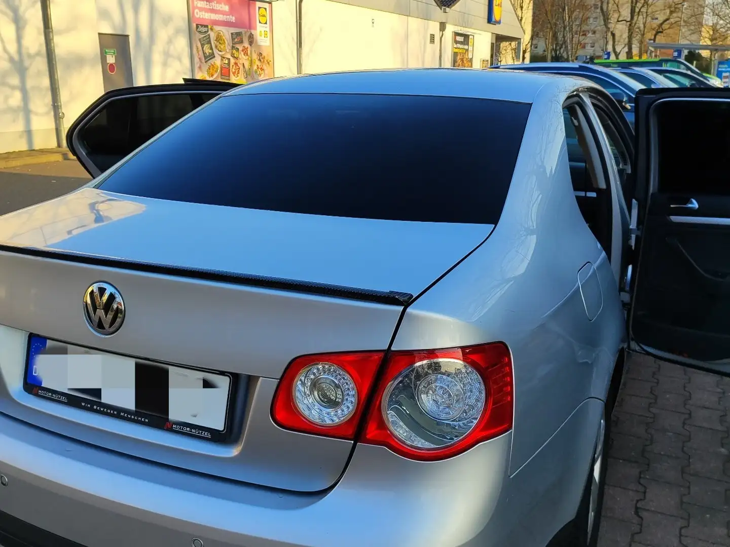 Volkswagen Jetta 1.4 TSI Trendline, Navi, TÜV neu Gümüş rengi - 2