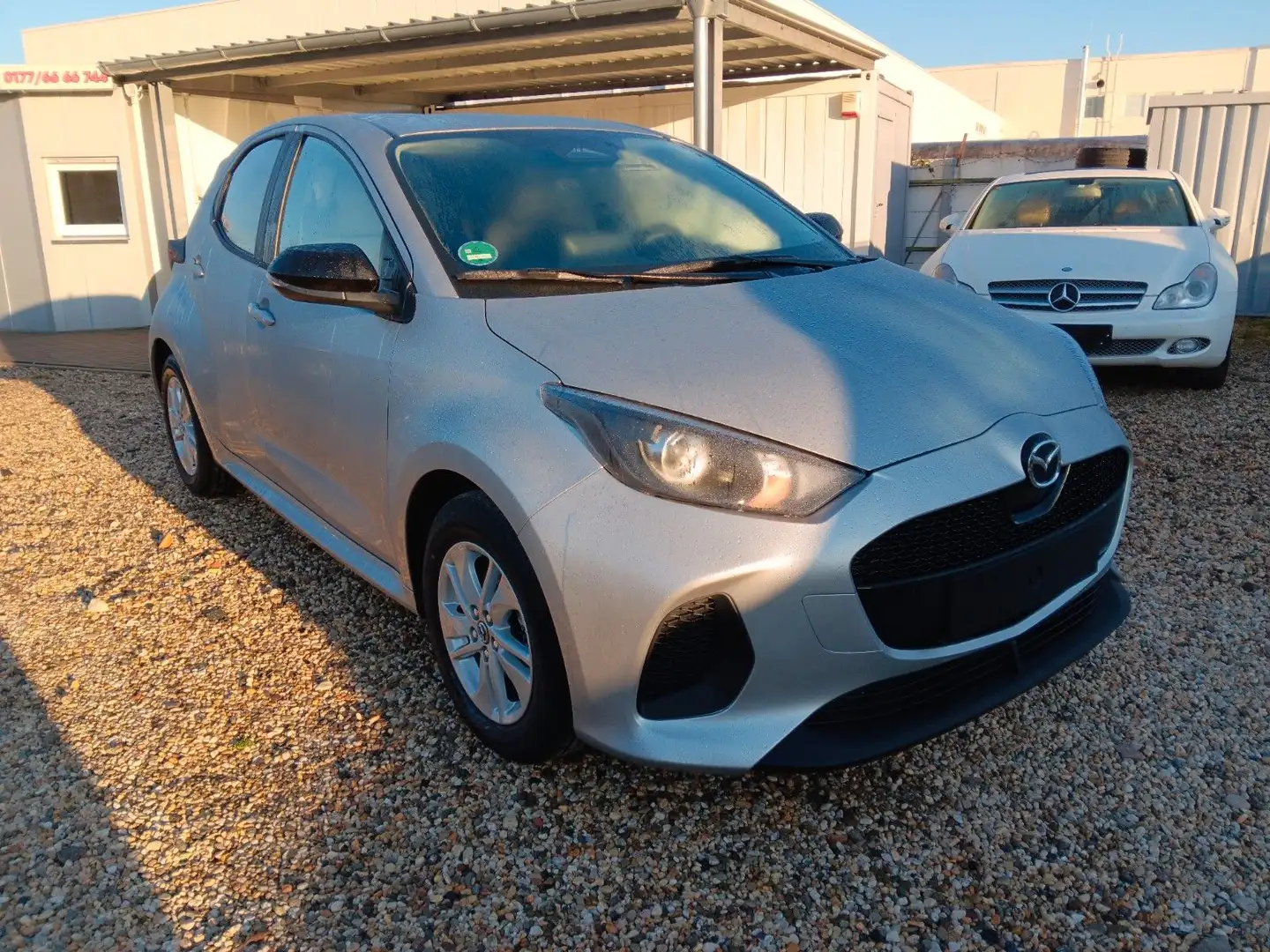 Mazda 2 Hybrid Lim. Centre-Line Automatik Klima SHZ Argent - 2