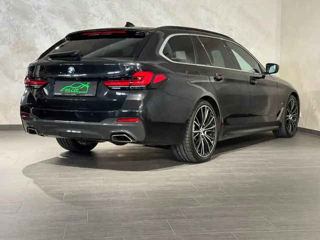 BMW 5 Series view 10