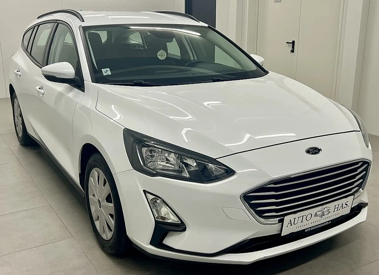 Ford Focus Traveller 1,5 EcoBlue Trend*AHK*Parksensoren*Bl... Weiß - 1