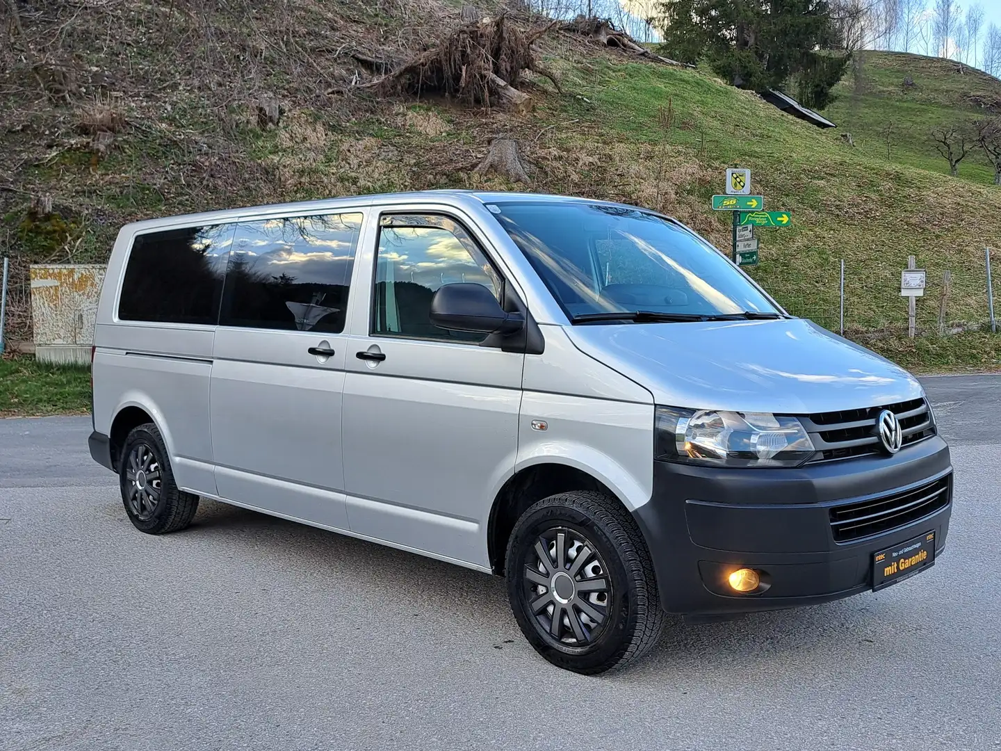 Volkswagen T5 Kombi *LR 2,0*9-Sitzer*Camping*Serviceheft* Silber - 1