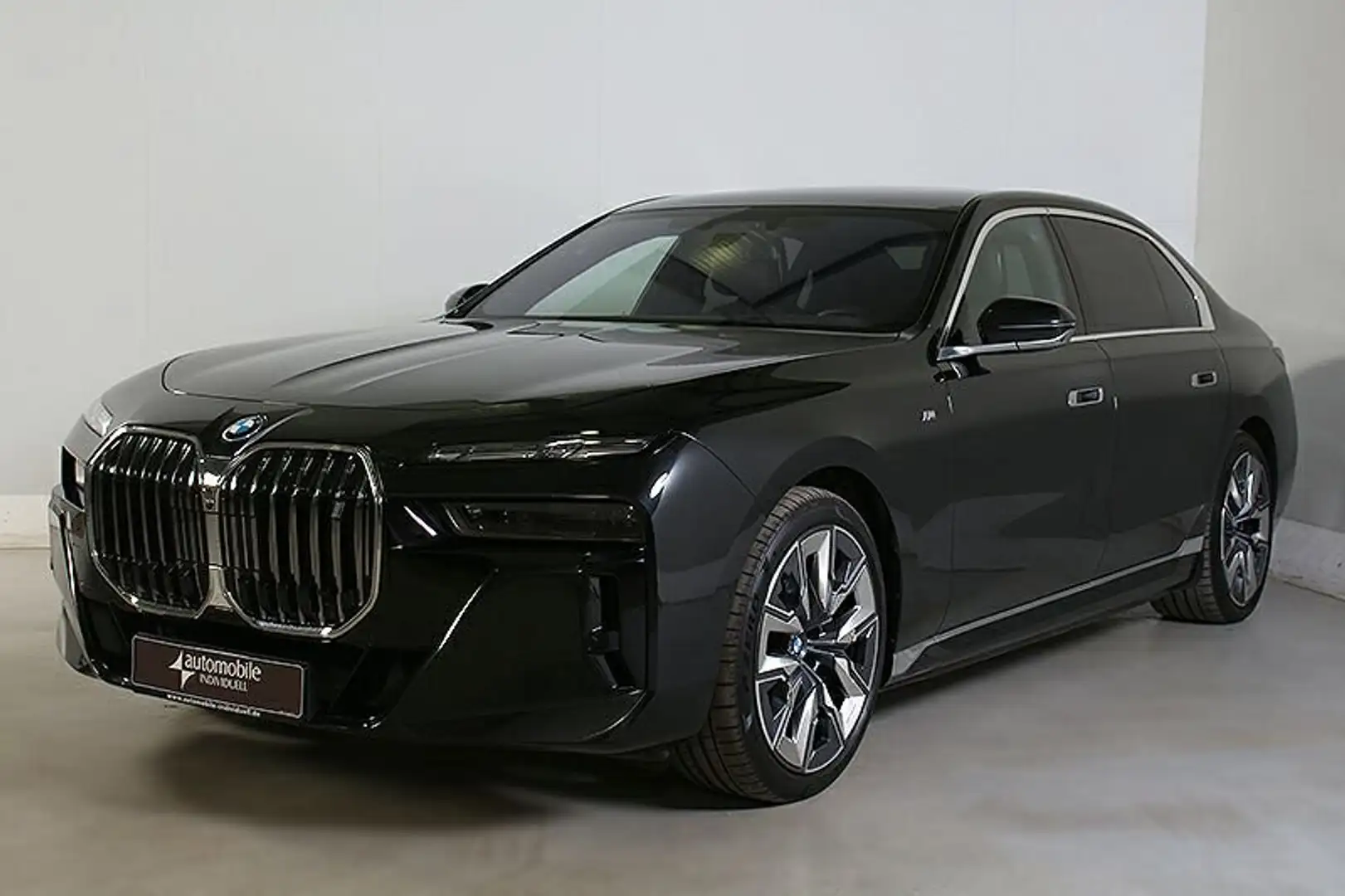 BMW i7 xDr.60 M Sport NP 189260.- € Automatiktüren Noir - 2