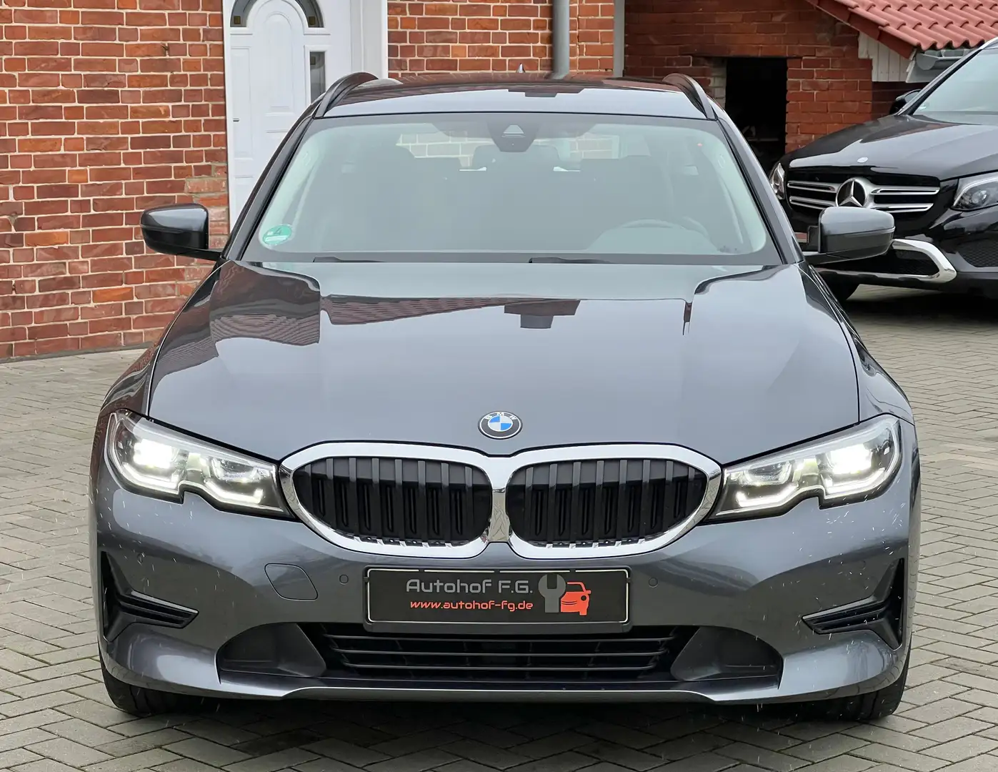 BMW 318 318d Touring/NAVI/CARPLAY/SHZ/PDC/LANE-ASSIST/AC Gris - 2
