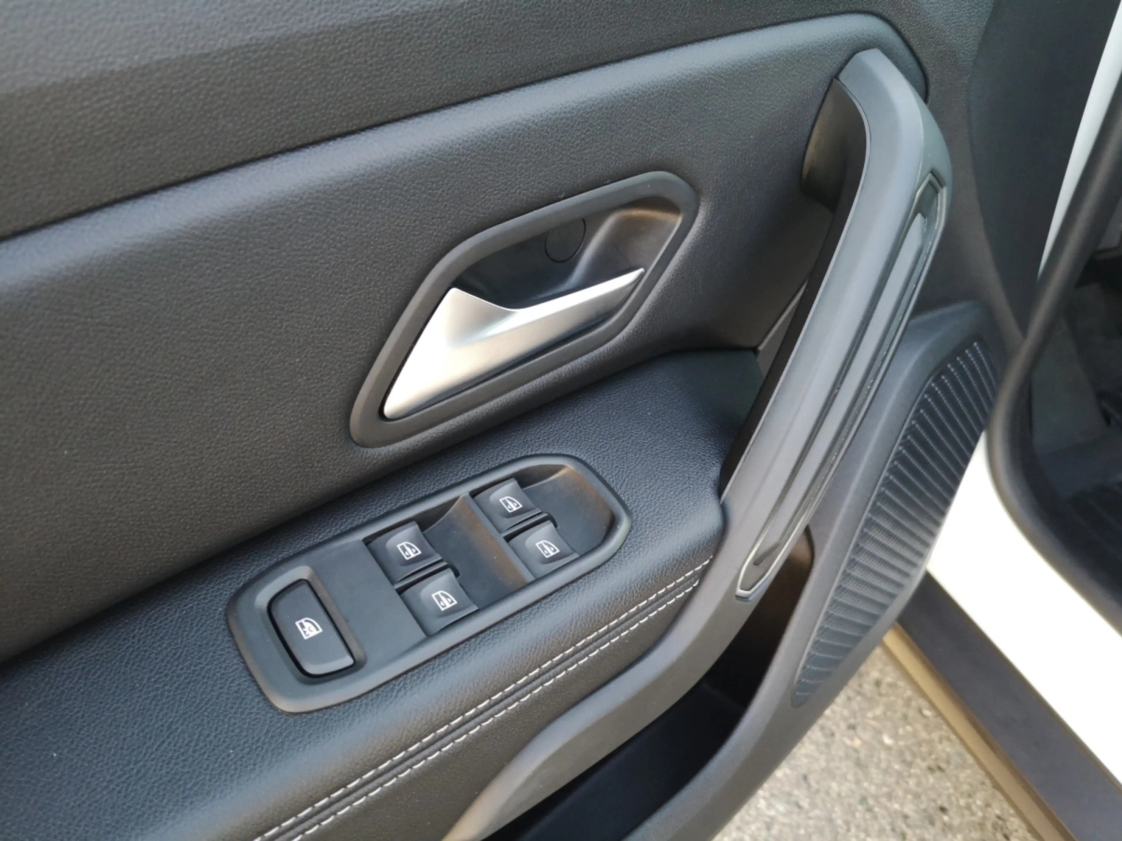 Dacia Duster Prestige Diesel Allrad Blue dCi 115 4WD — photo 18