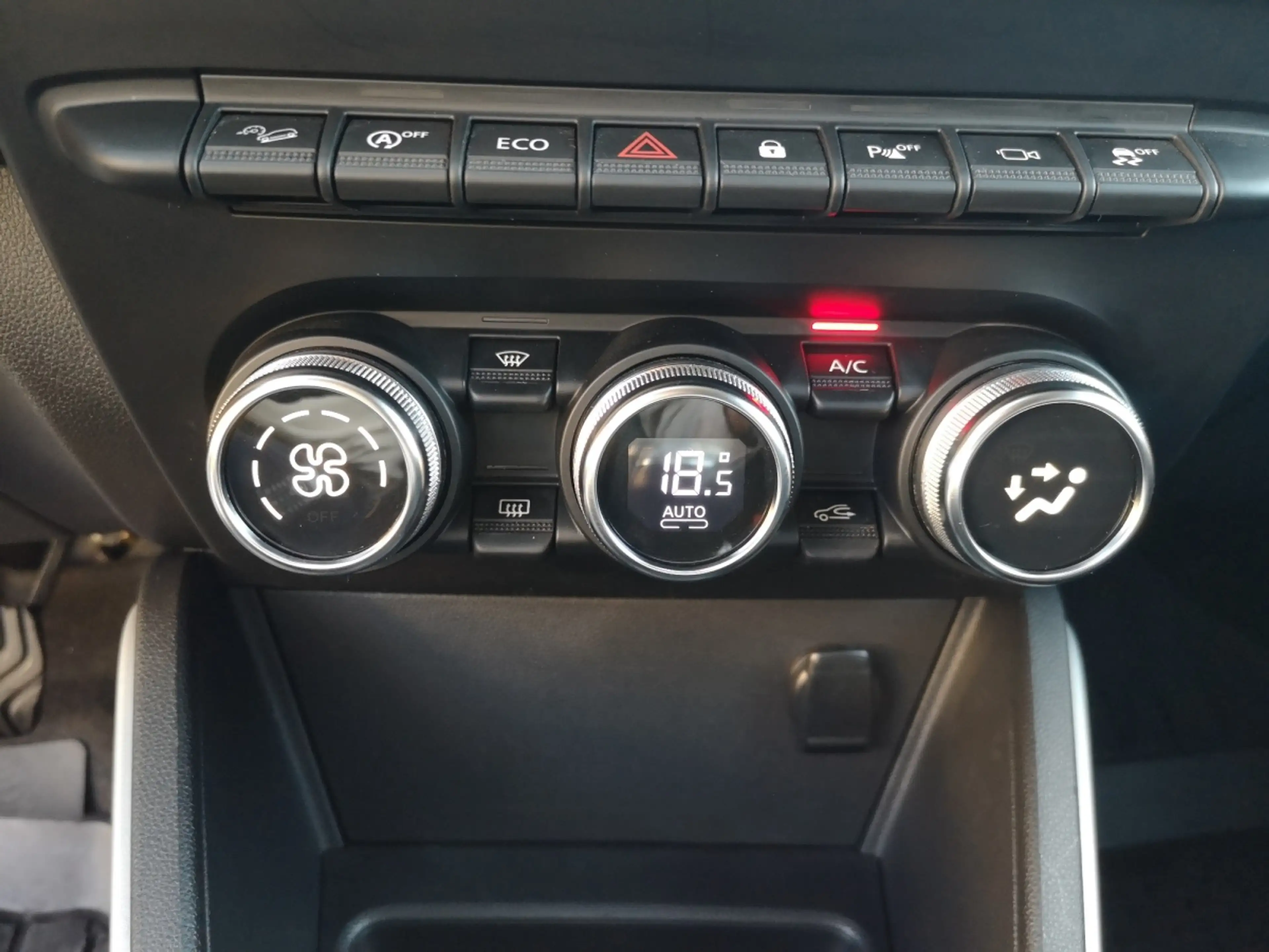 Dacia Duster Prestige Diesel Allrad Blue dCi 115 4WD — photo 17