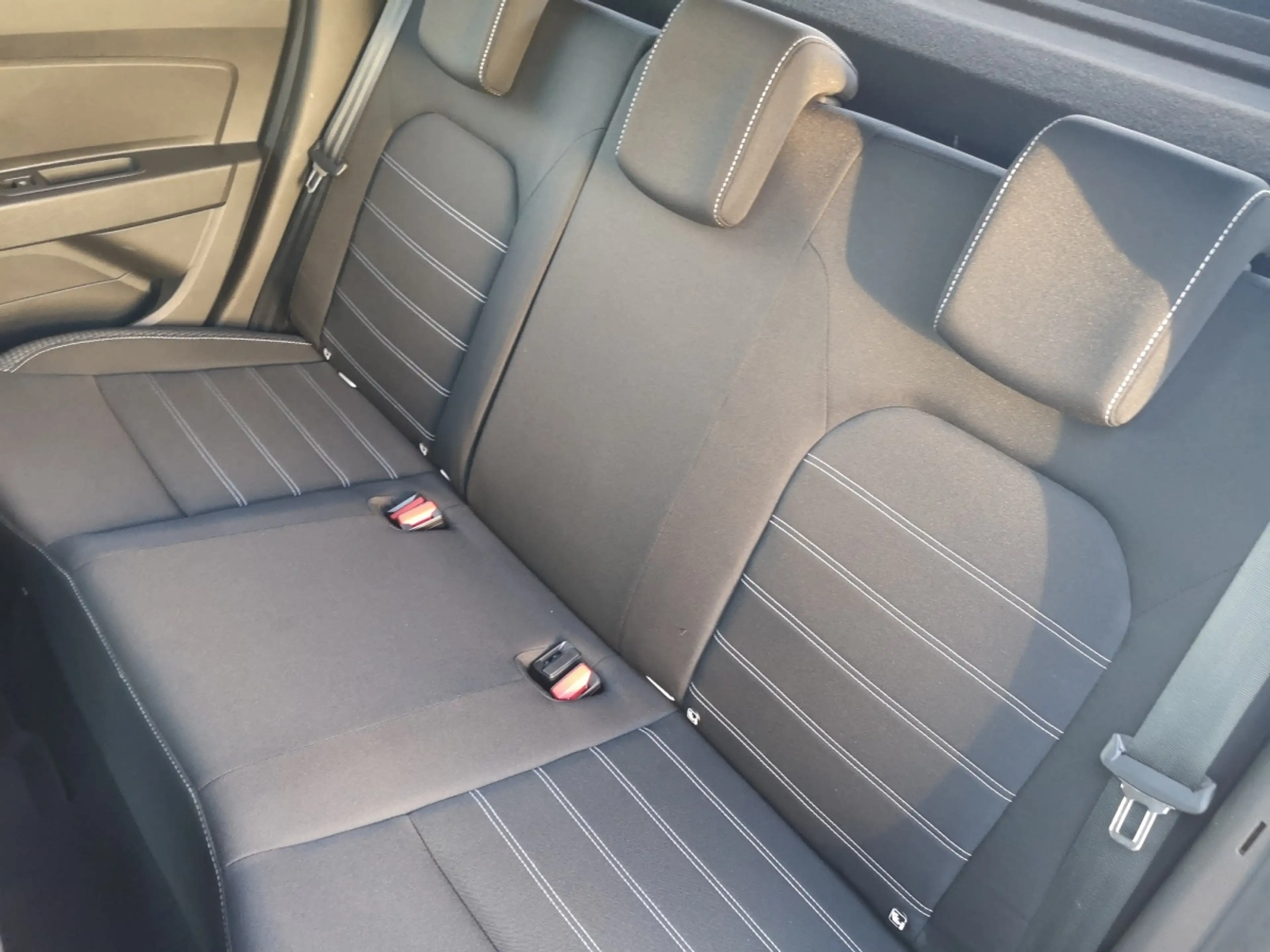 Dacia Duster Prestige Diesel Allrad Blue dCi 115 4WD — photo 11