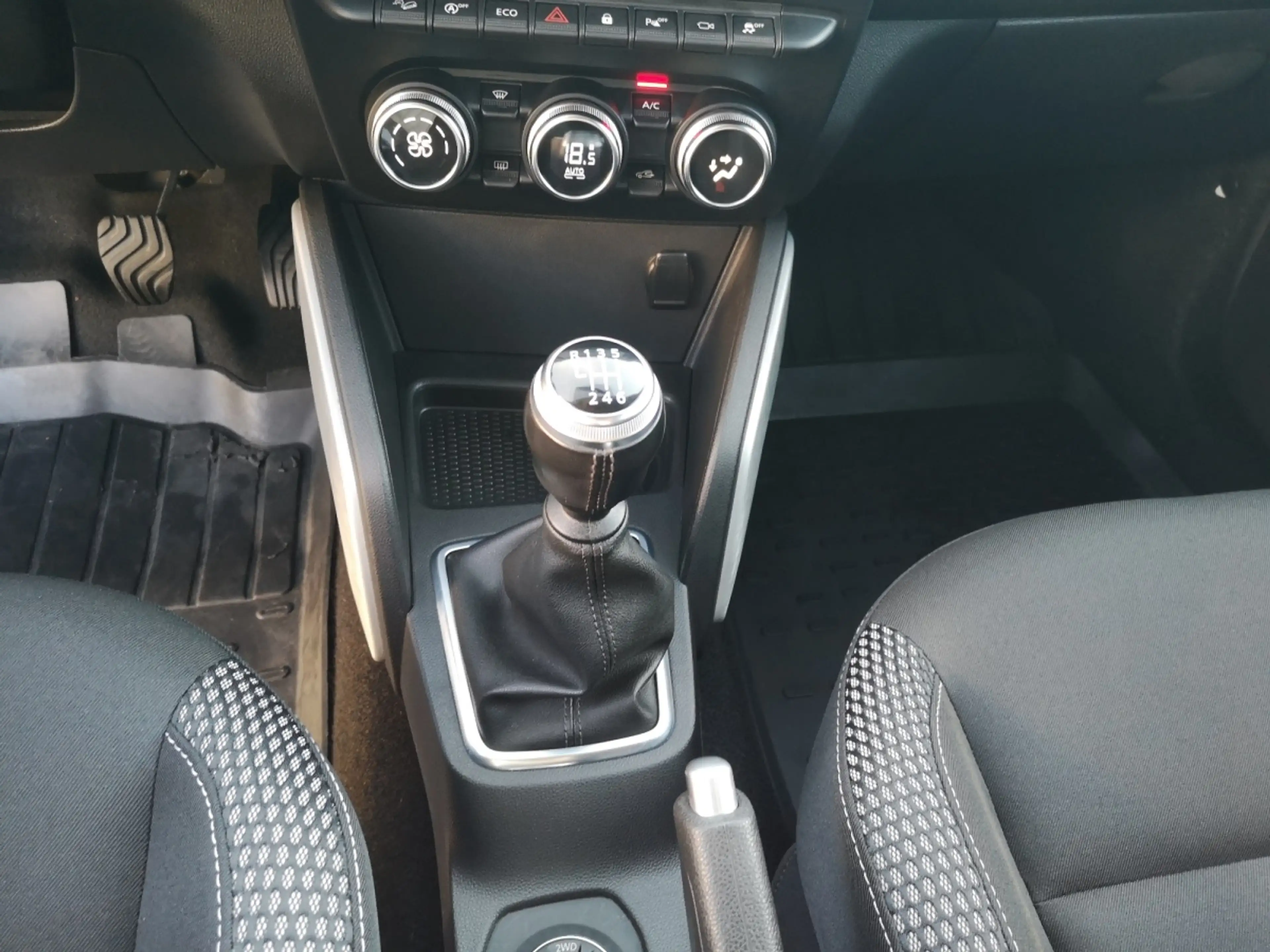 Dacia Duster Prestige Diesel Allrad Blue dCi 115 4WD — photo 9