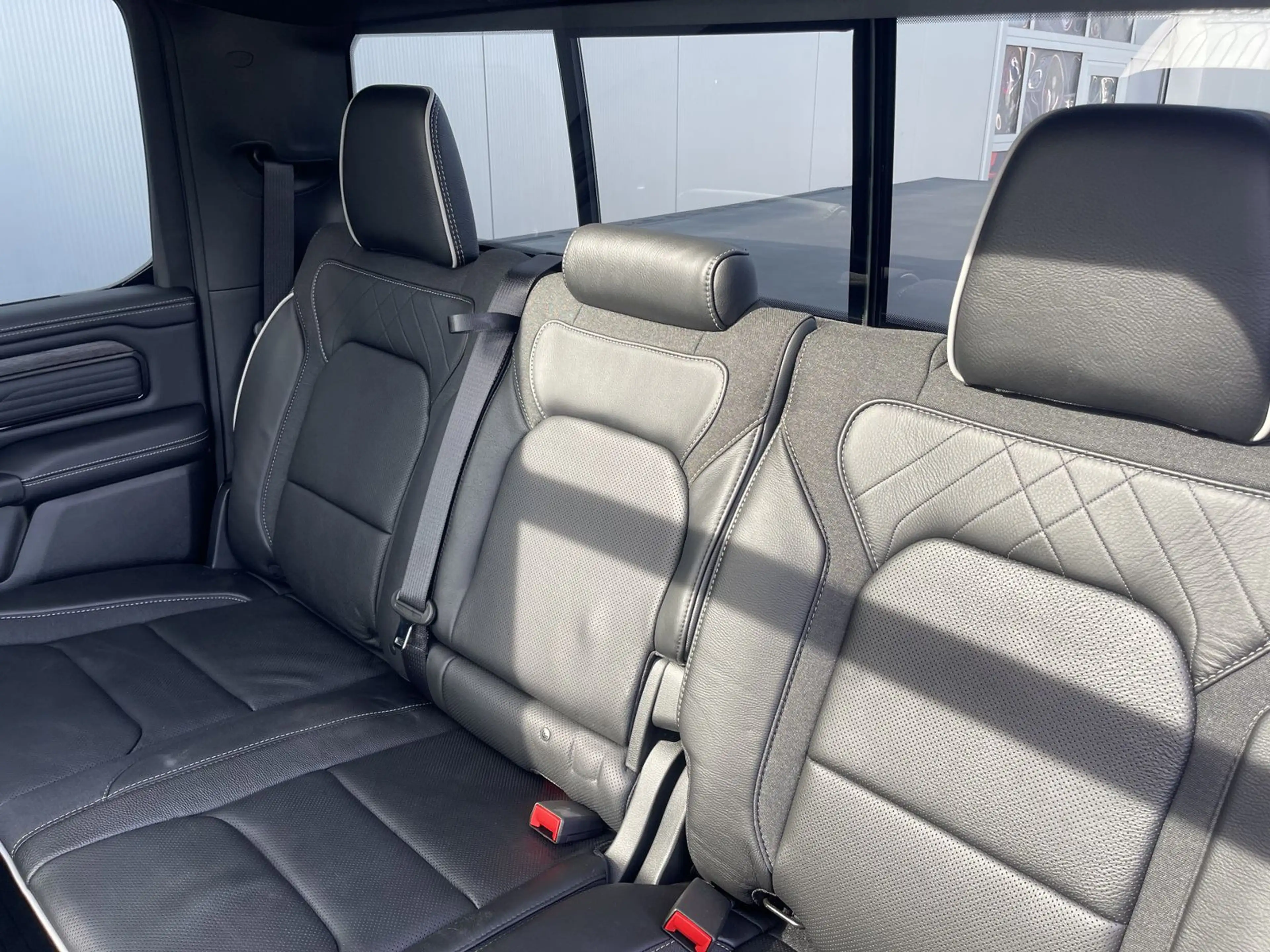 Dodge RAM 1500 Crew Cab Limited 5,7 HEMI V8 — photo 12