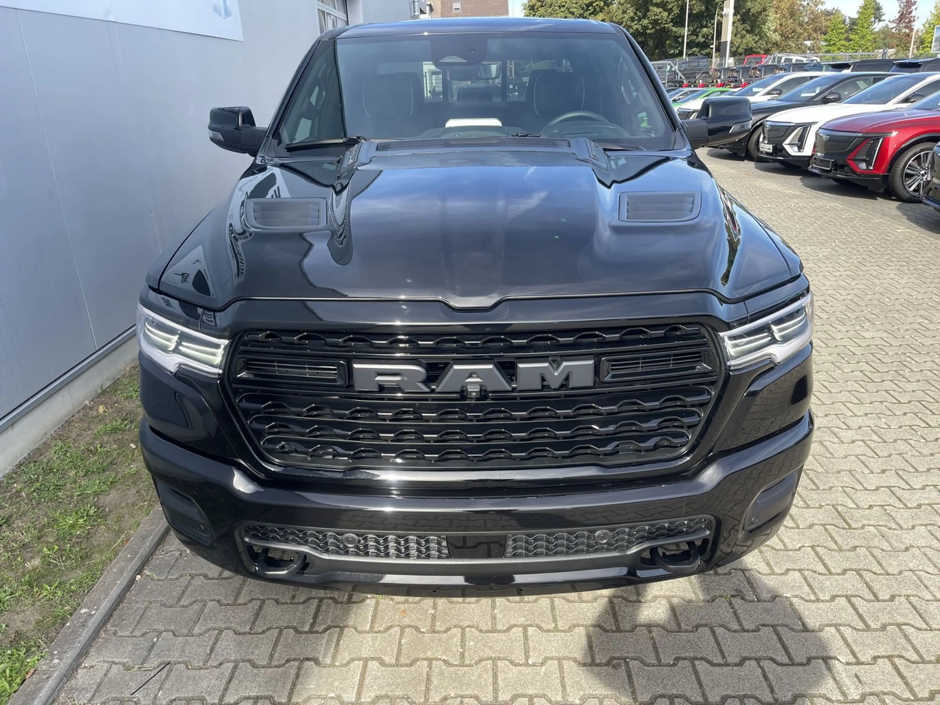 Dodge RAM 1500 Crew Cab Limited 5,7 HEMI V8 — photo 2
