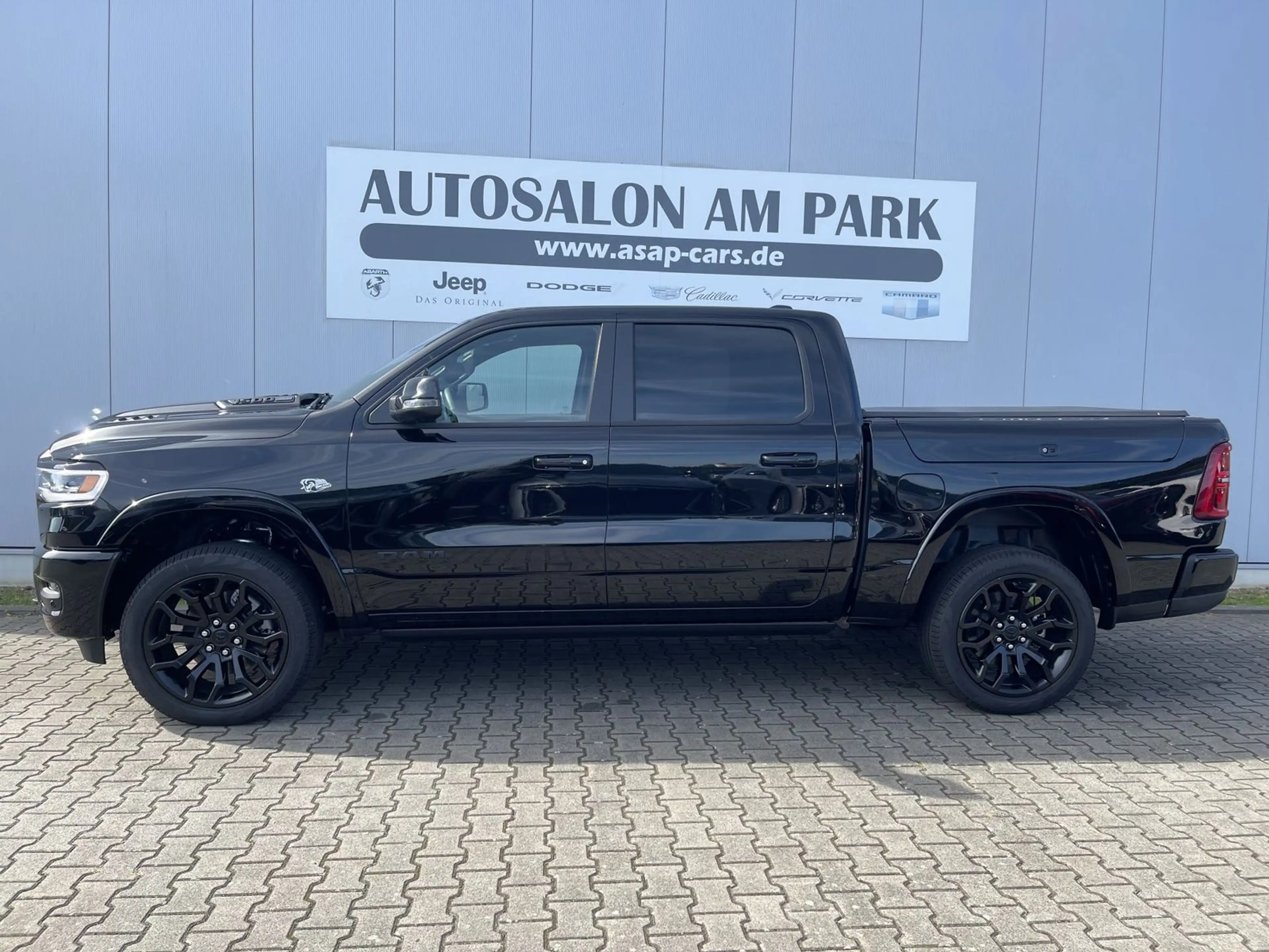 Dodge RAM 1500 Crew Cab Limited 5,7 HEMI V8 — photo 3