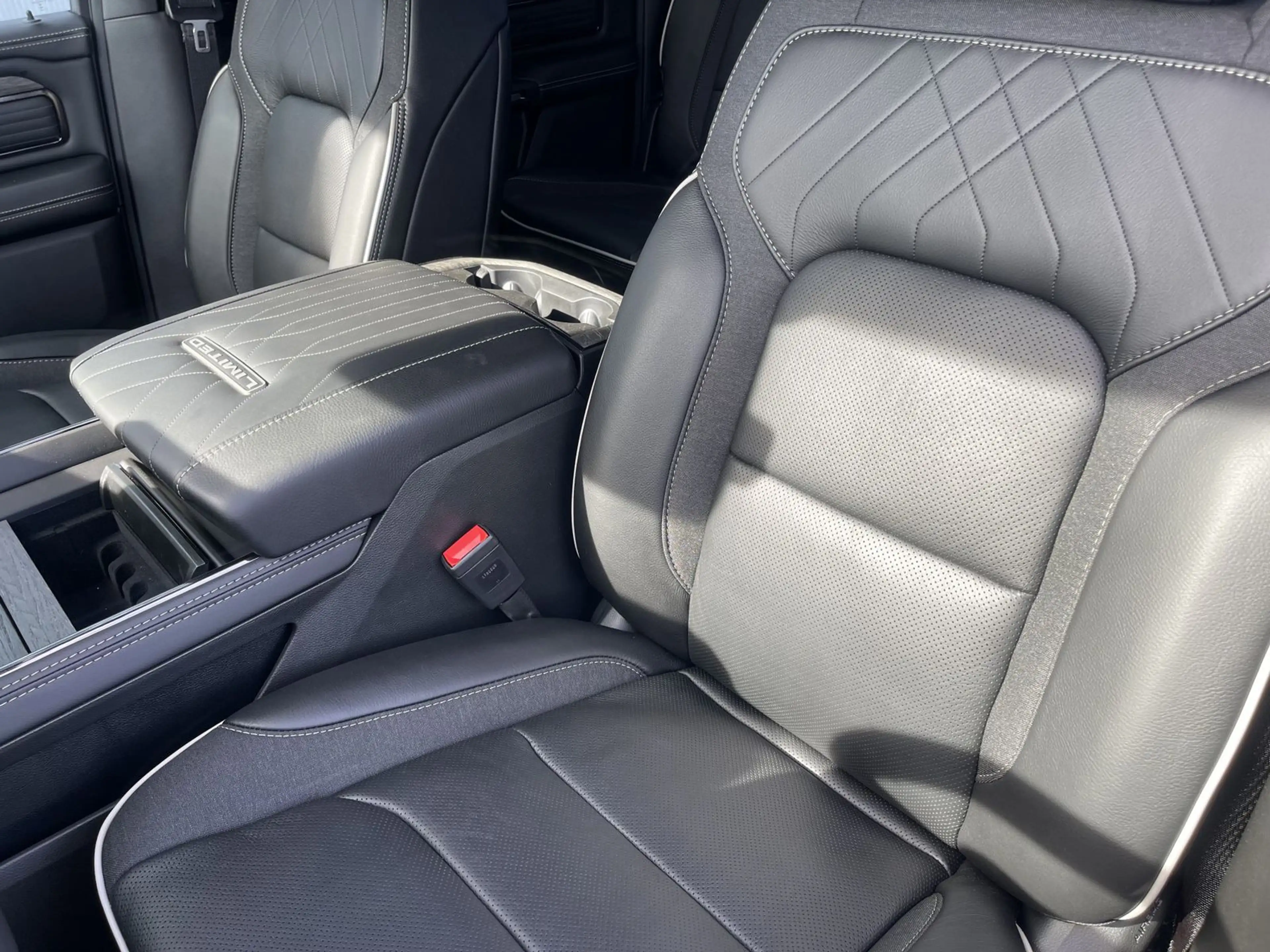 Dodge RAM 1500 Crew Cab Limited 5,7 HEMI V8 — photo 10