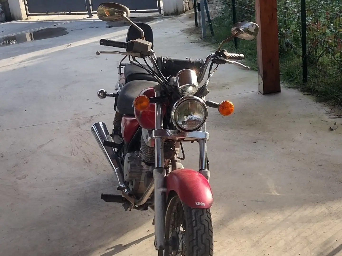 Suzuki GZ 250 Roşu - 1