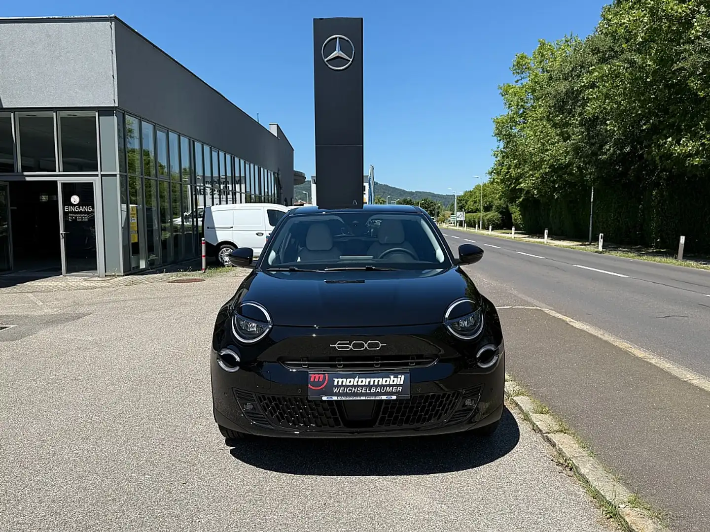 Fiat 600e 600 Elektro La Prima 54 kWh Černá - 1