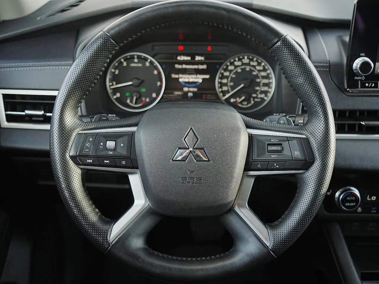 Mitsubishi Outlander снимка Mitsubishi Outlander