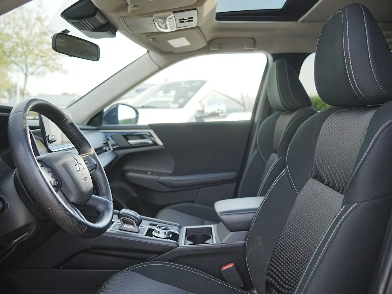 Mitsubishi Outlander снимка Mitsubishi Outlander