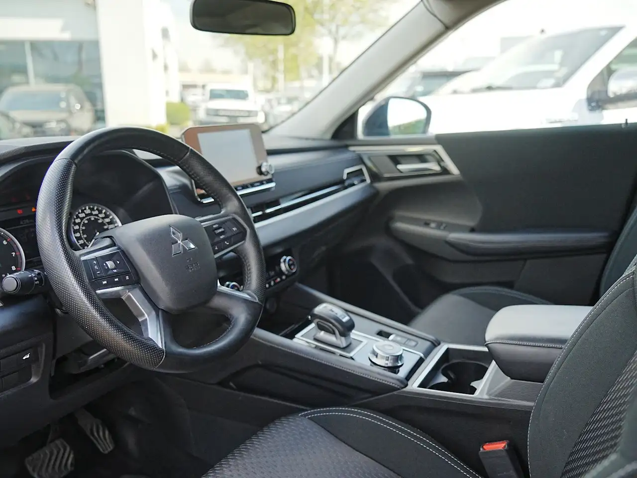 Mitsubishi Outlander снимка Mitsubishi Outlander