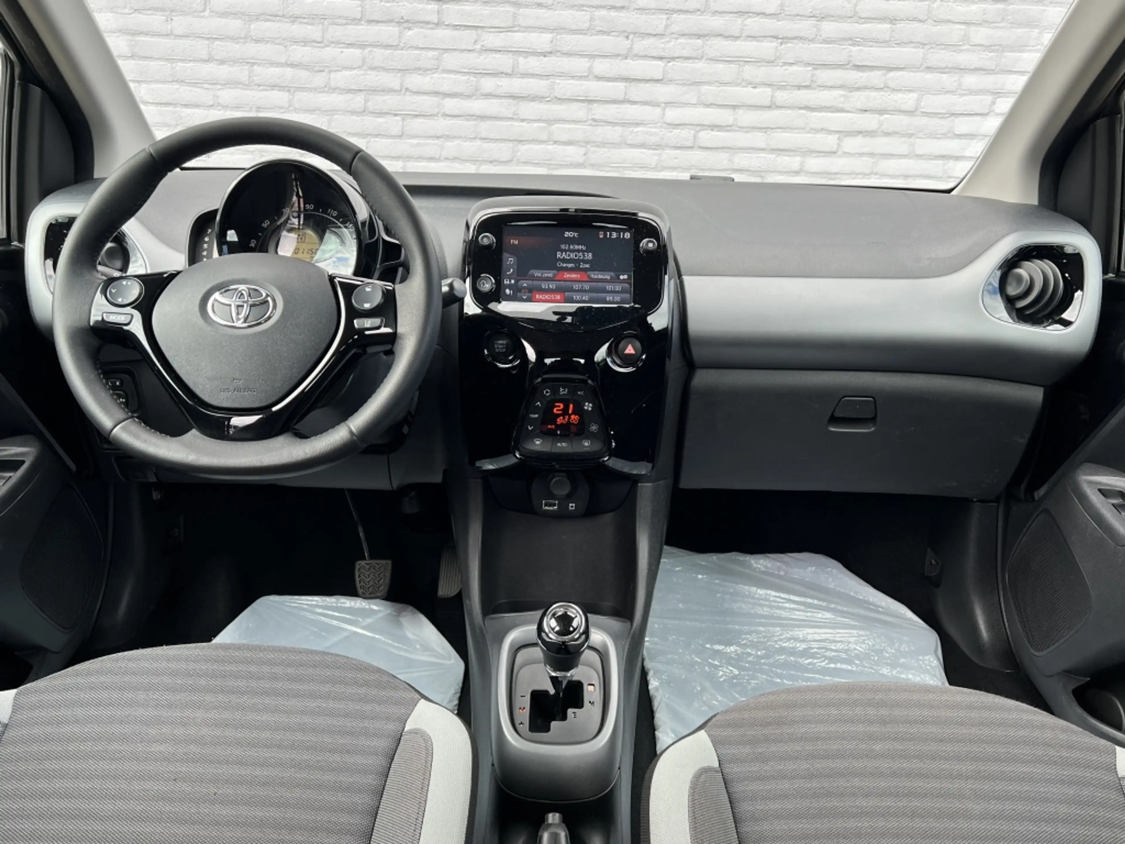 Toyota Aygo 1.0 VVT-i X-Play Automaat 5-deurs | Keyless Start — photo 23