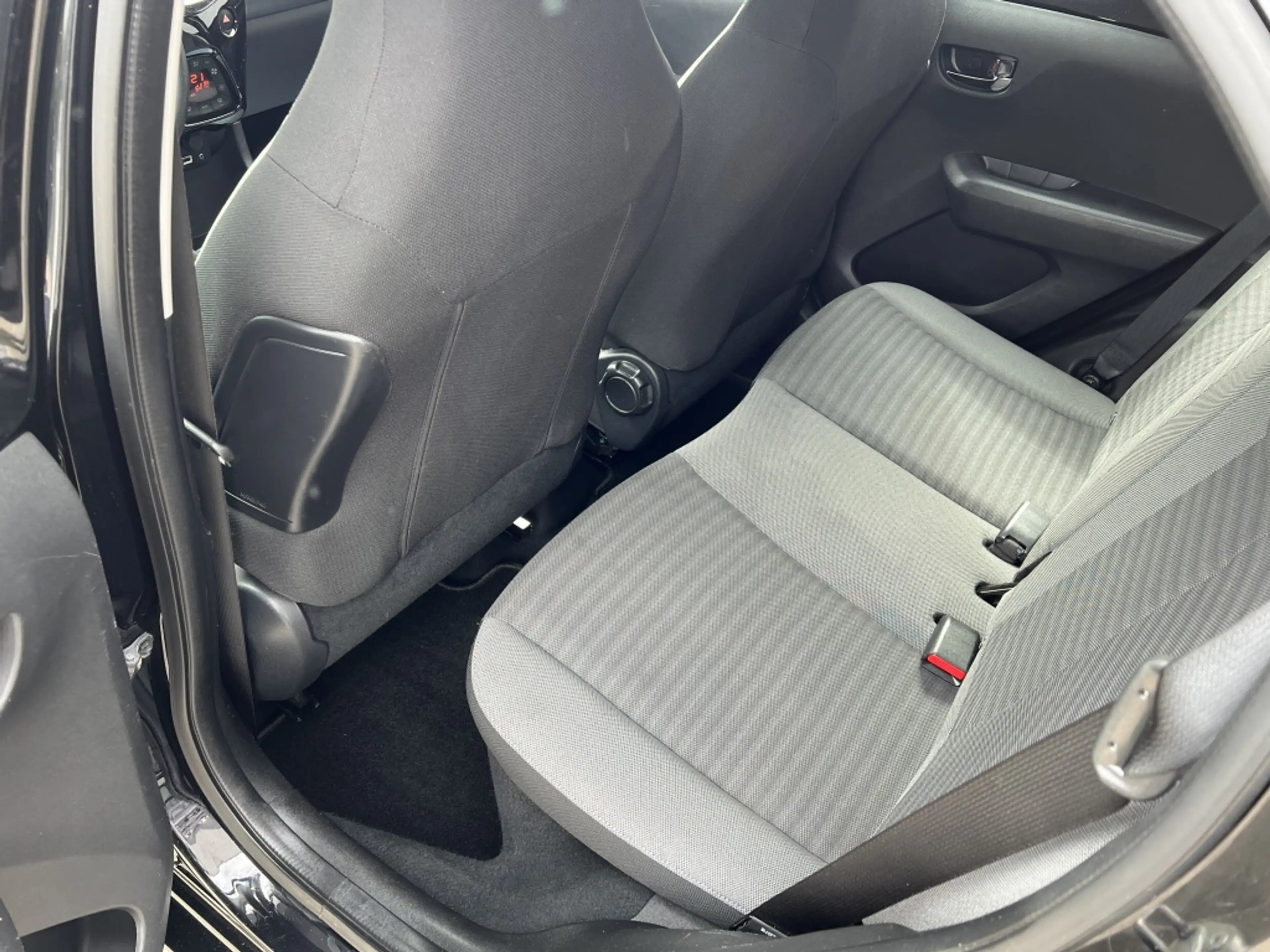 Toyota Aygo 1.0 VVT-i X-Play Automaat 5-deurs | Keyless Start — photo 37