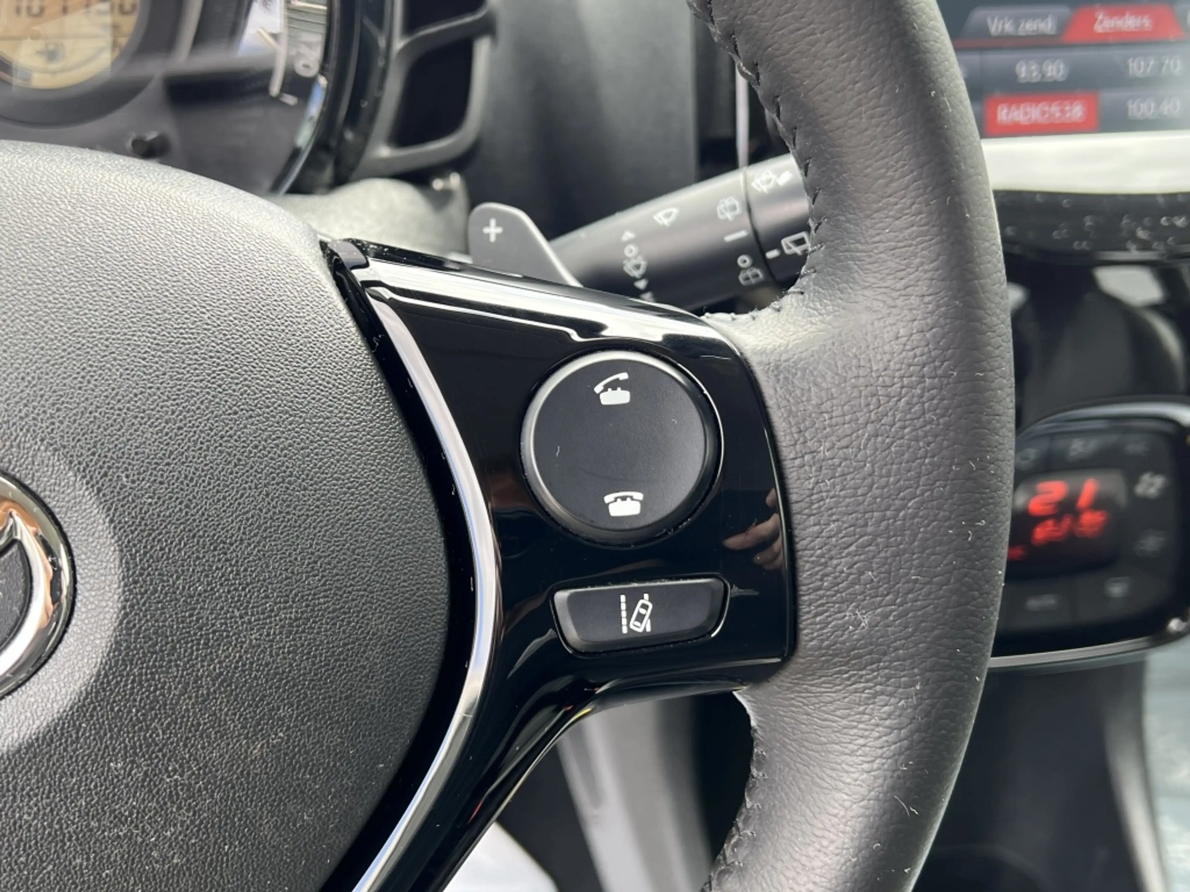 Toyota Aygo 1.0 VVT-i X-Play Automaat 5-deurs | Keyless Start — photo 19