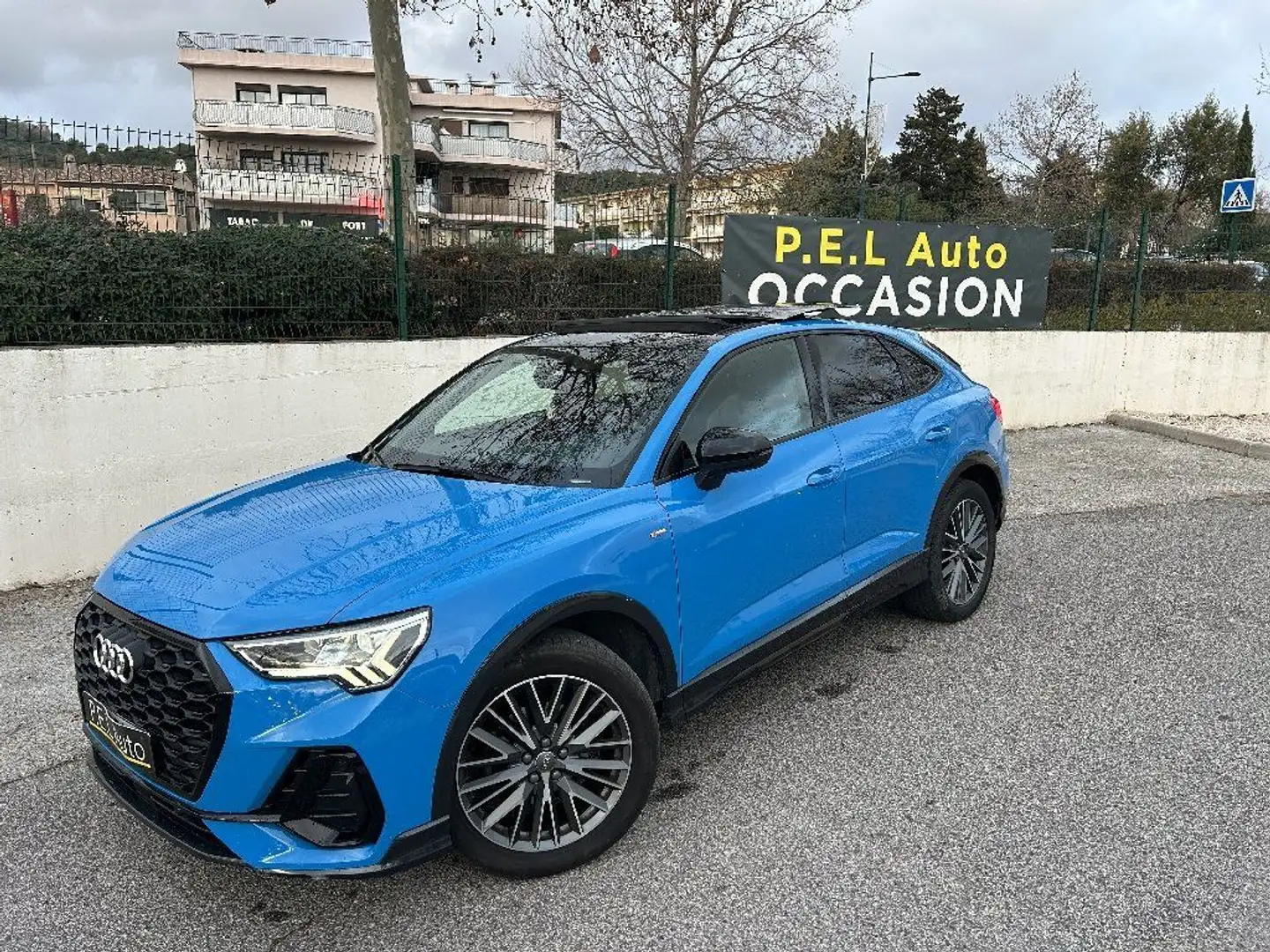 Audi Q3 35 TFSI 150 ch S tronic 7 S line Blau - 1