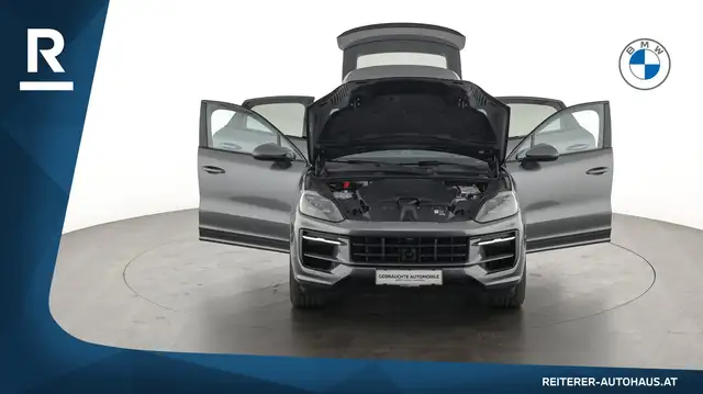 Porsche Cayenne view 8