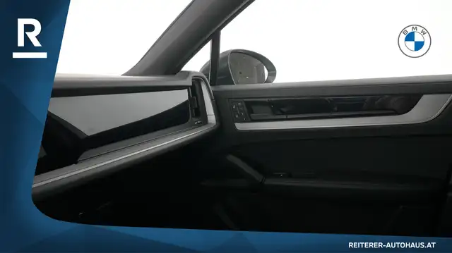 Porsche Cayenne view 25