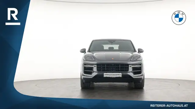 Porsche Cayenne view 2