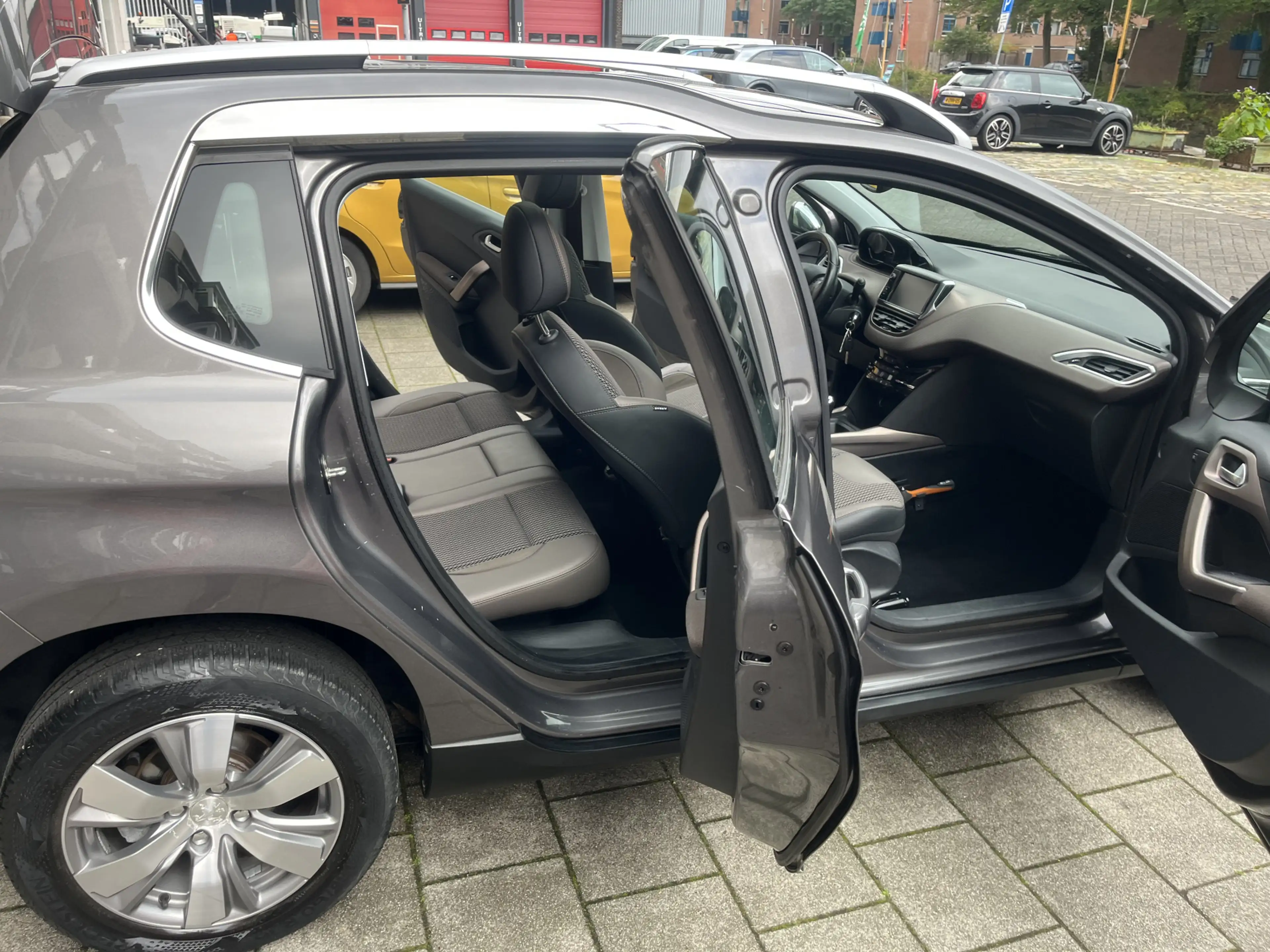 Peugeot 2008 1.6 VTi Allure — photo 8