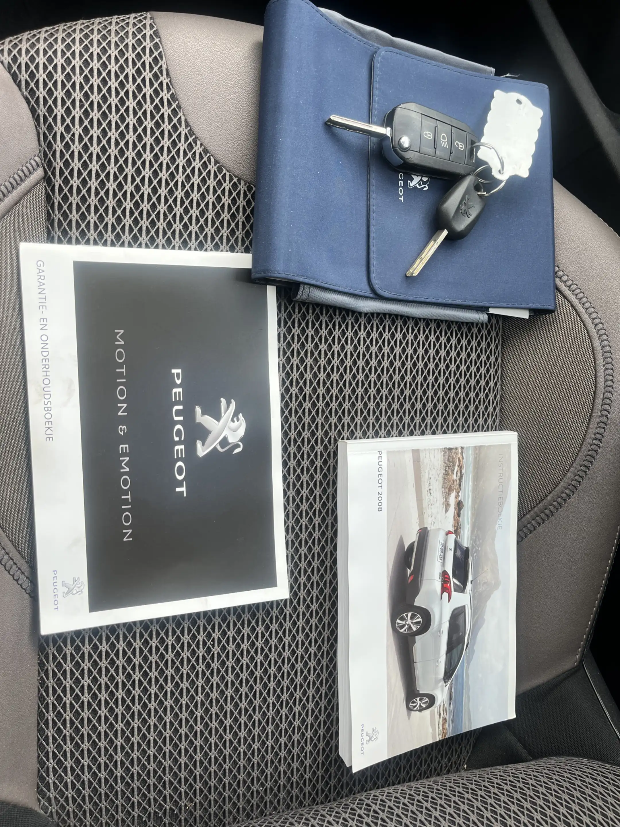 Peugeot 2008 1.6 VTi Allure — photo 19