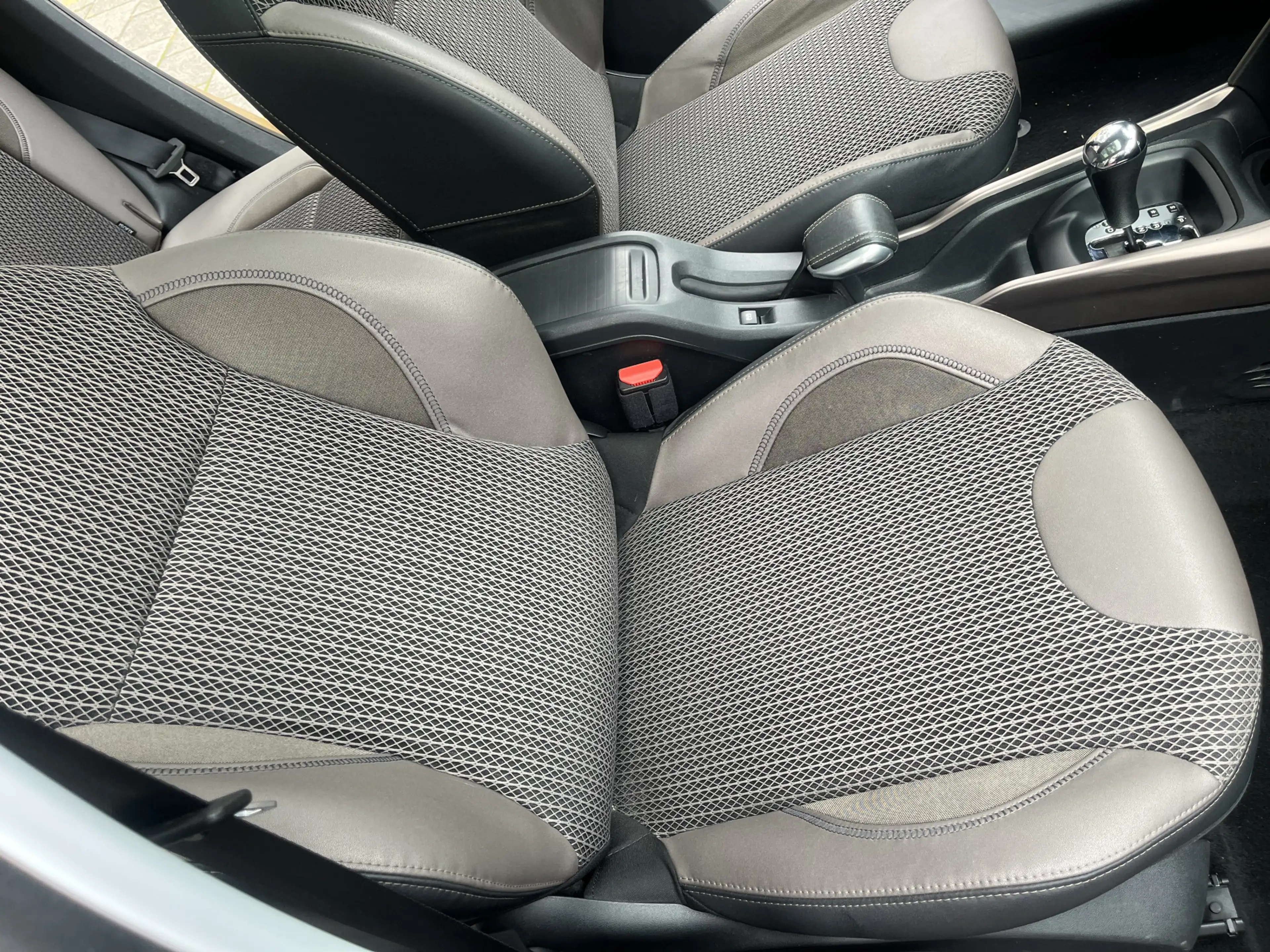 Peugeot 2008 1.6 VTi Allure — photo 9