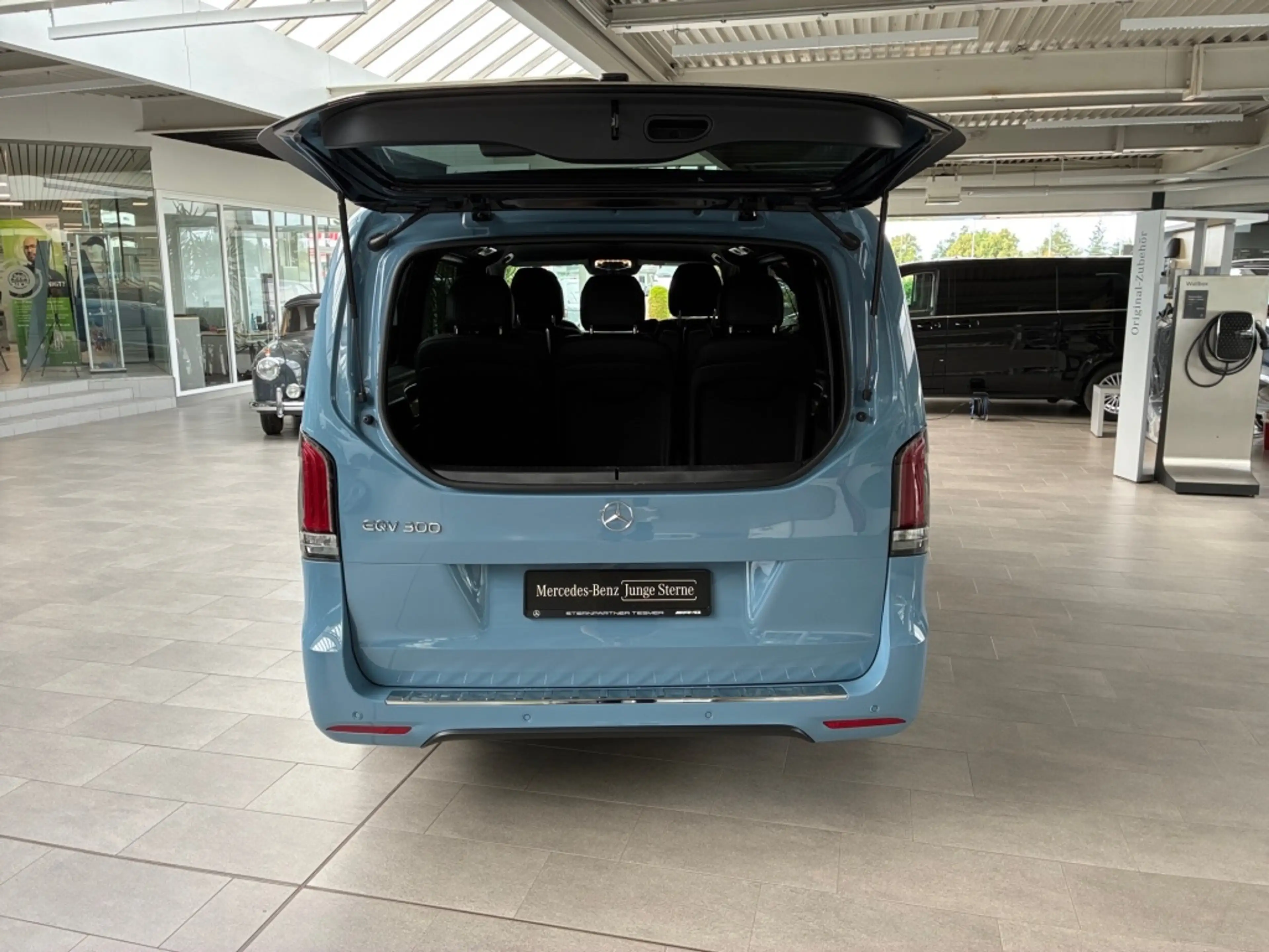 Mercedes-Benz EQV 300 Avantgarde Lang Airmatic, Burmester — photo 10