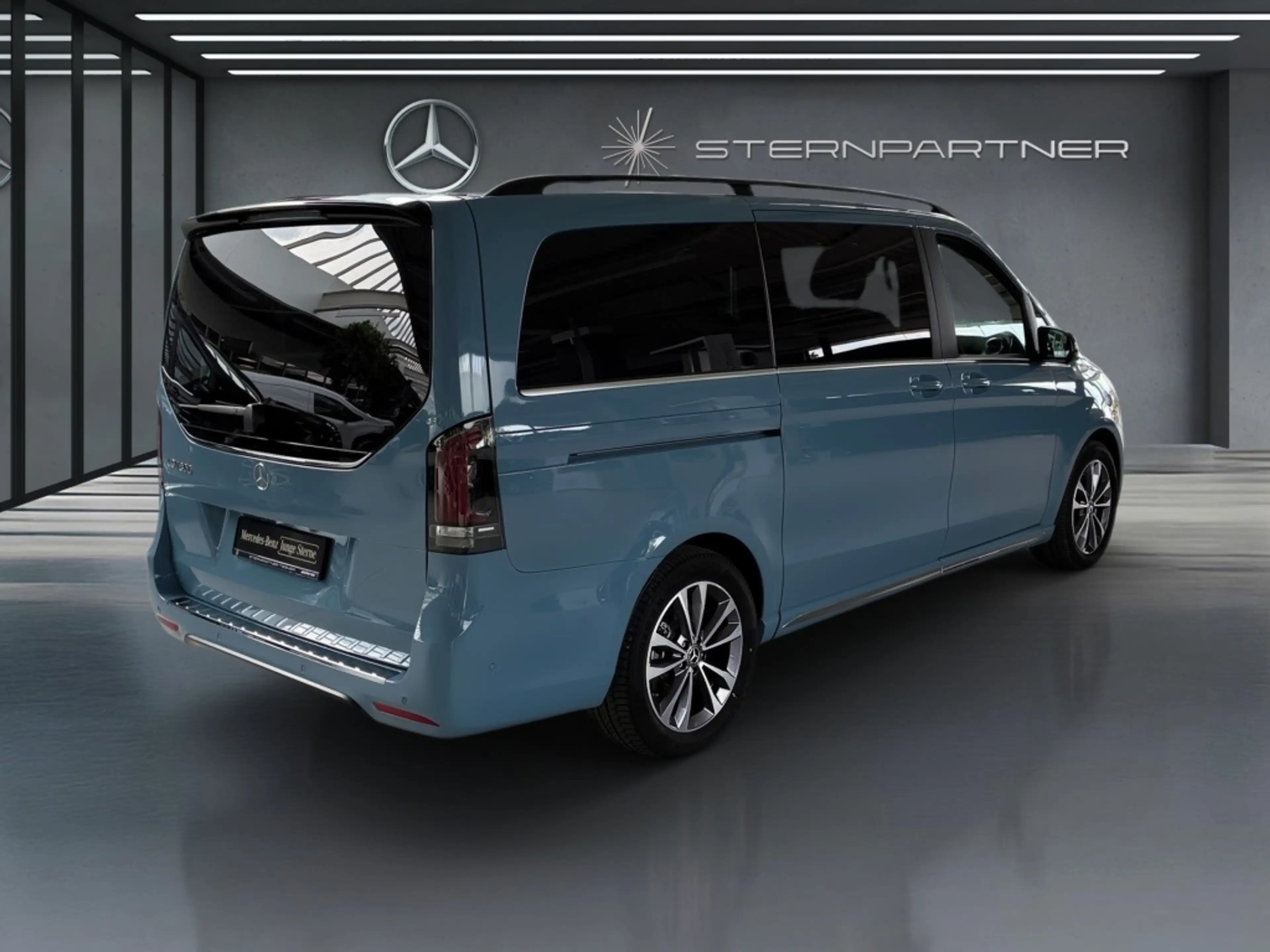 Mercedes-Benz EQV 300 Avantgarde Lang Airmatic, Burmester — photo 12