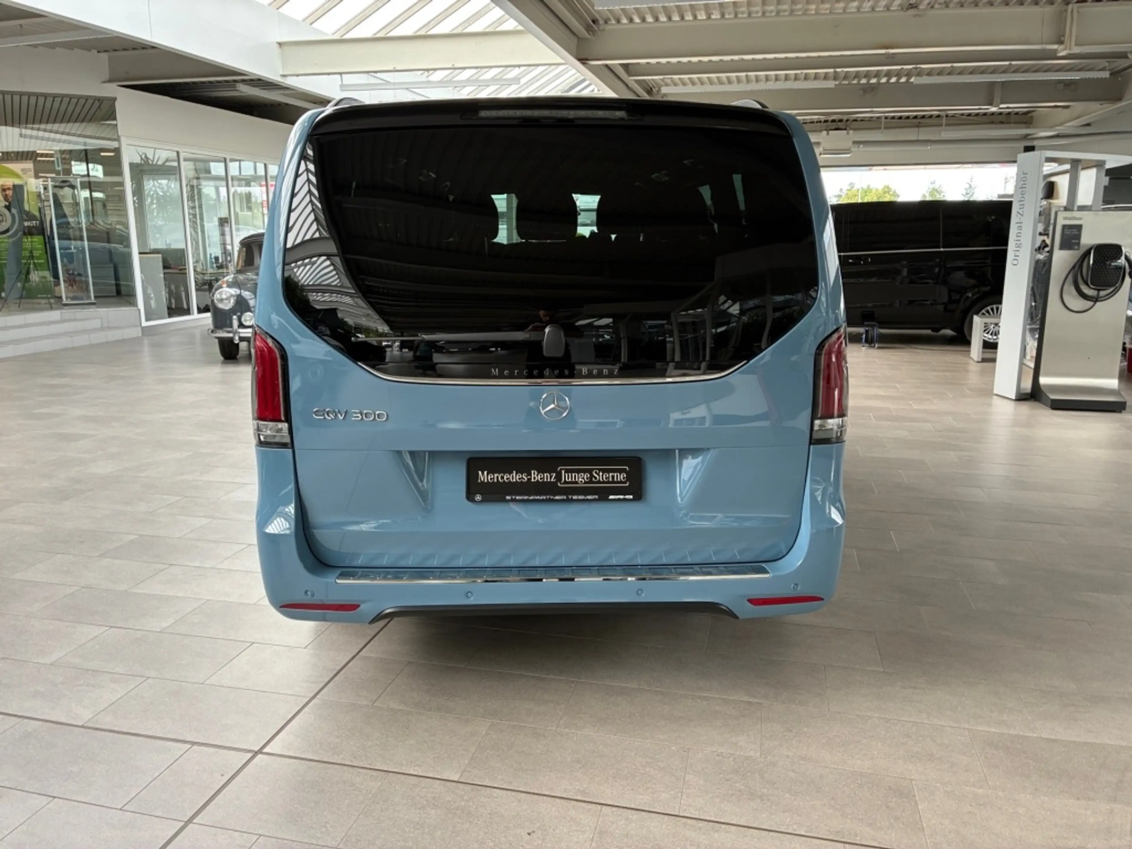 Mercedes-Benz EQV 300 Avantgarde Lang Airmatic, Burmester — photo 9