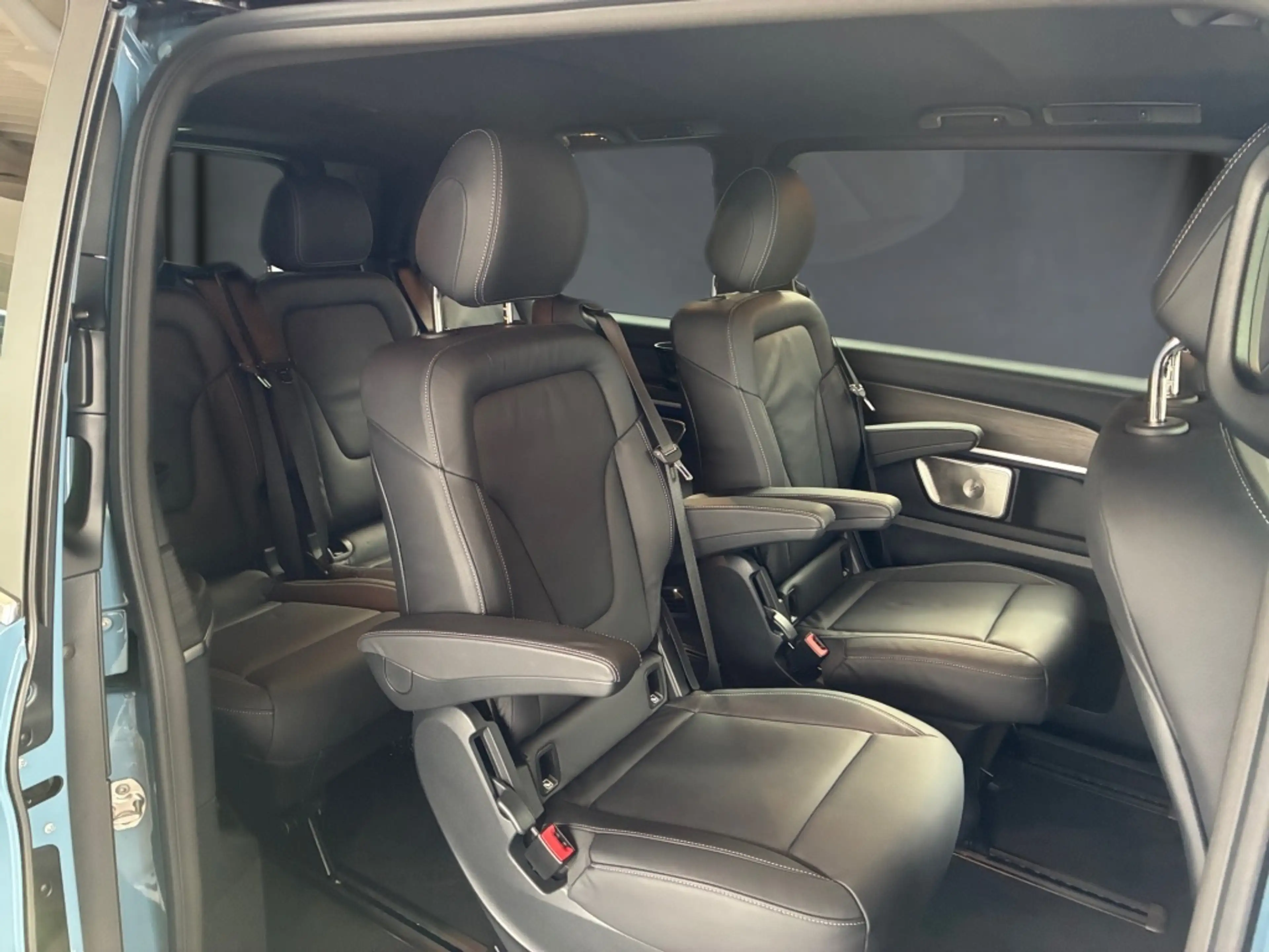 Mercedes-Benz EQV 300 Avantgarde Lang Airmatic, Burmester — photo 13