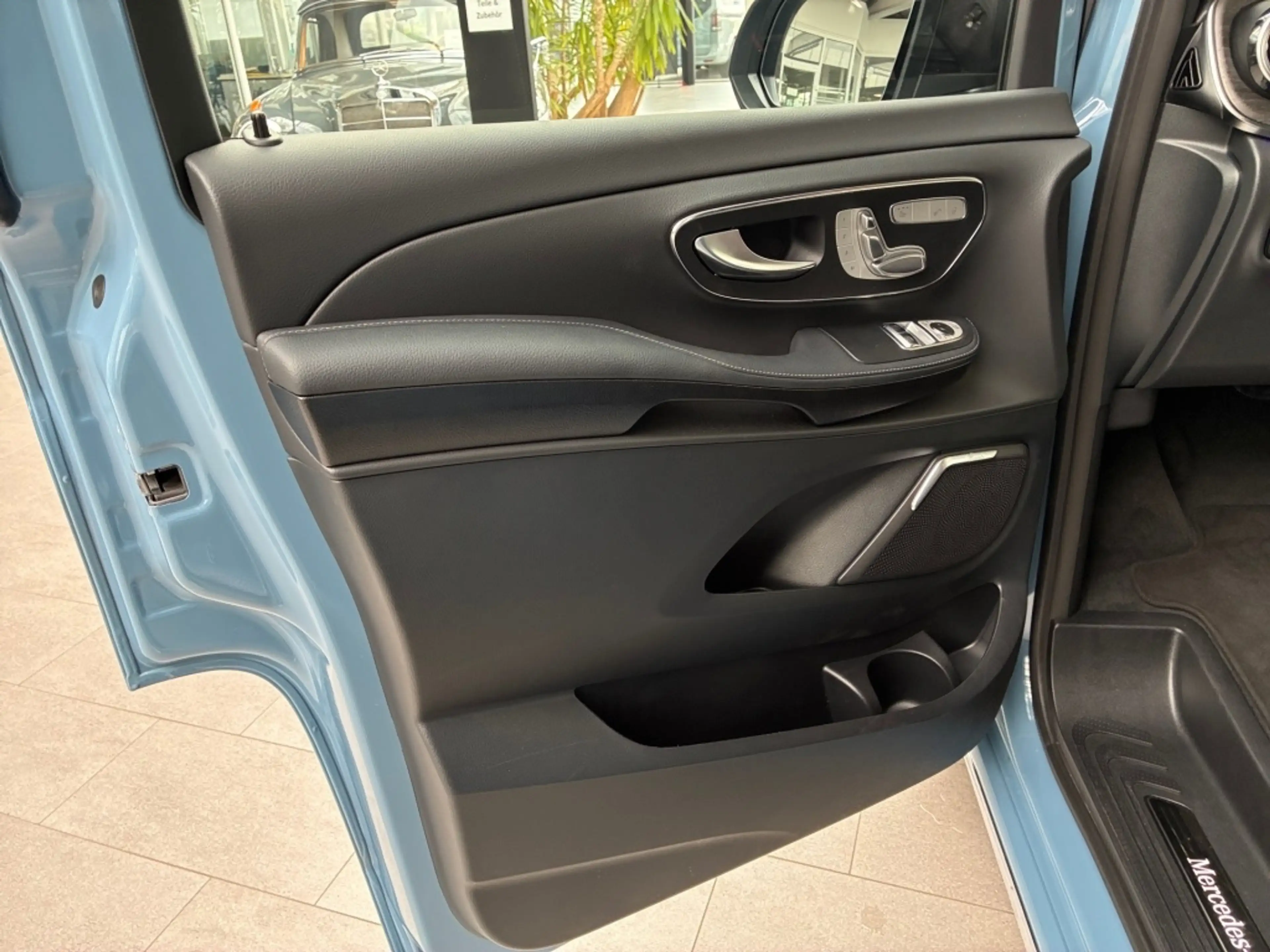 Mercedes-Benz EQV 300 Avantgarde Lang Airmatic, Burmester — photo 5