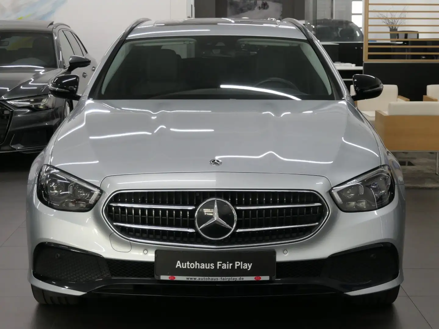 Mercedes-Benz E 300 de T-Modell MBUX/MULTIBEAM/UNFALLFREI/TOP! Argent - 2