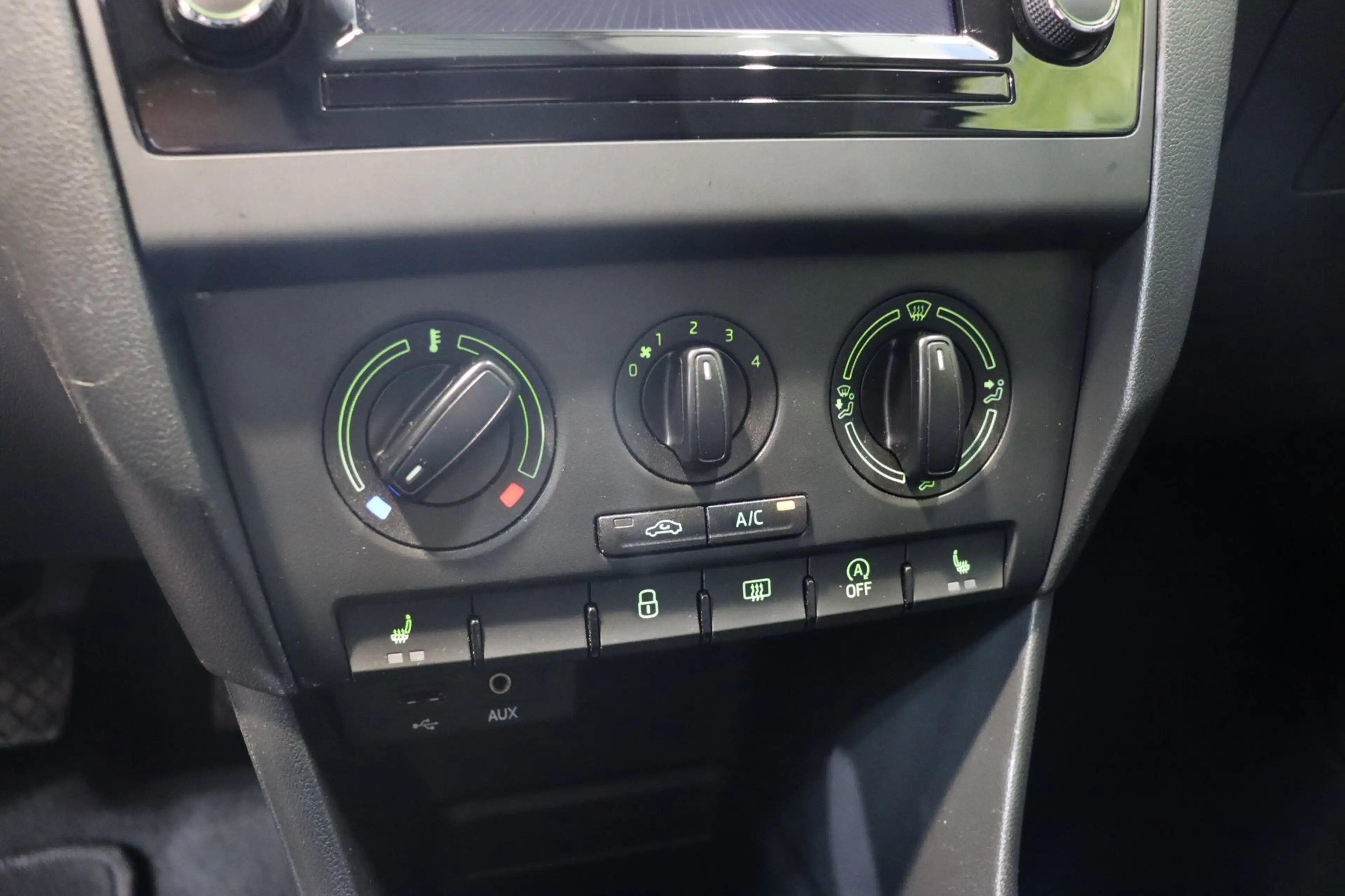 Skoda Rapid/Spaceback 1.2 TSI Greentech Edition Navi | PDC | Stoelverwar — photo 12