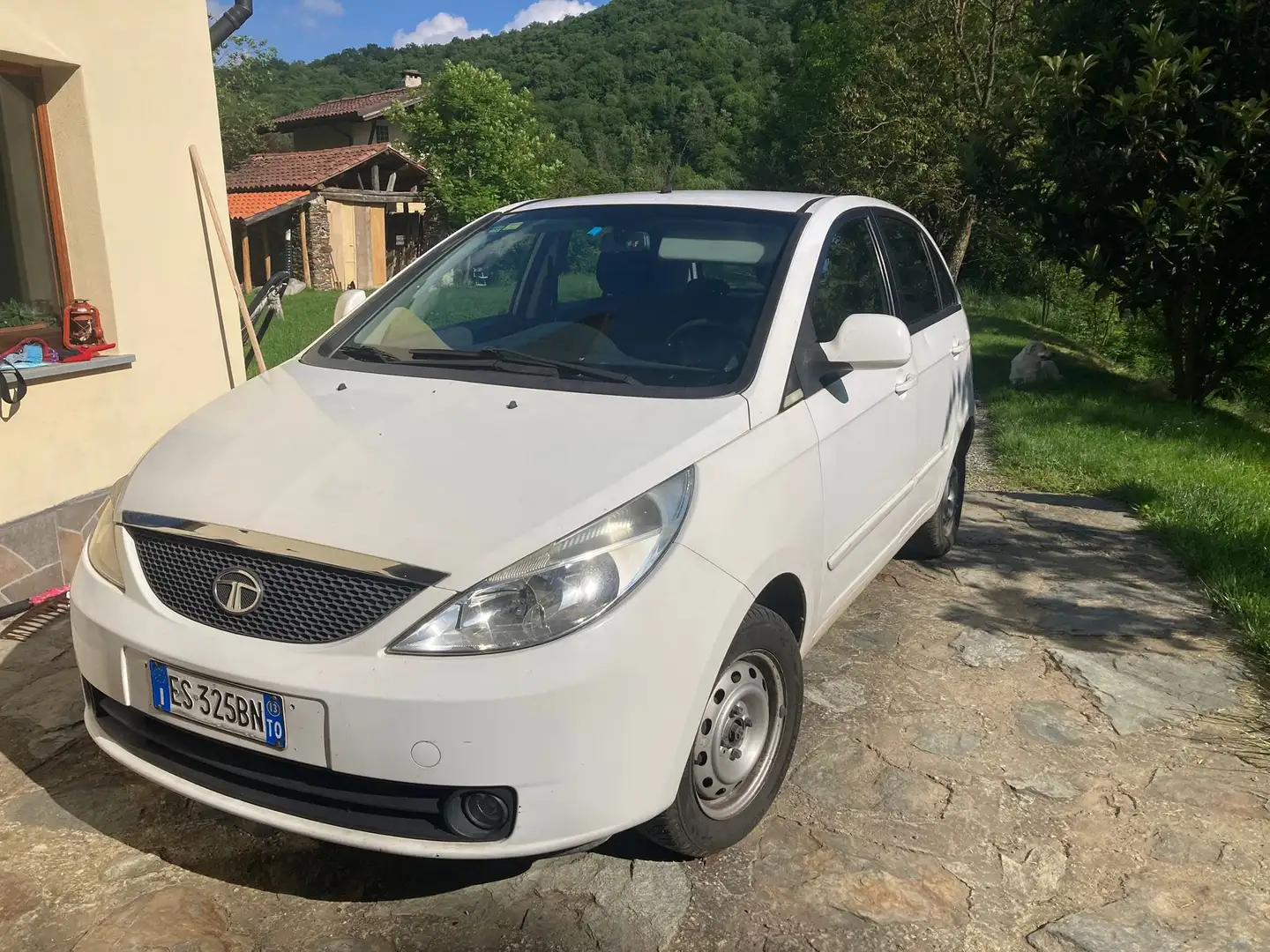 Tata Indica Indica Vista Vista 1.4 Safire bi-fuel M Bílá - 2