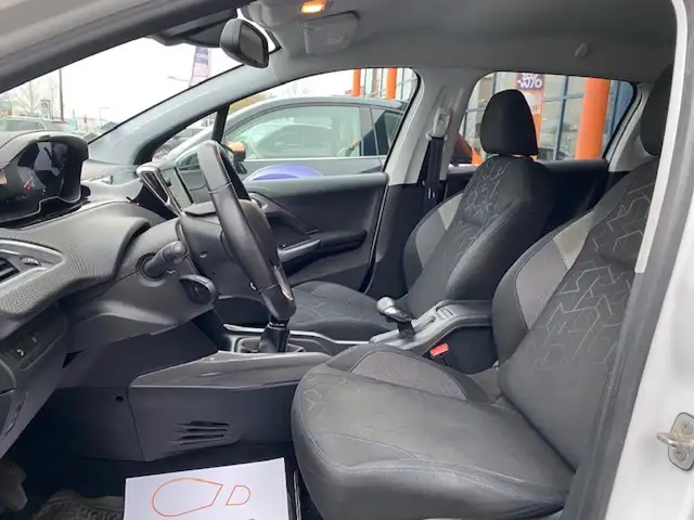 Peugeot 2008 view 4