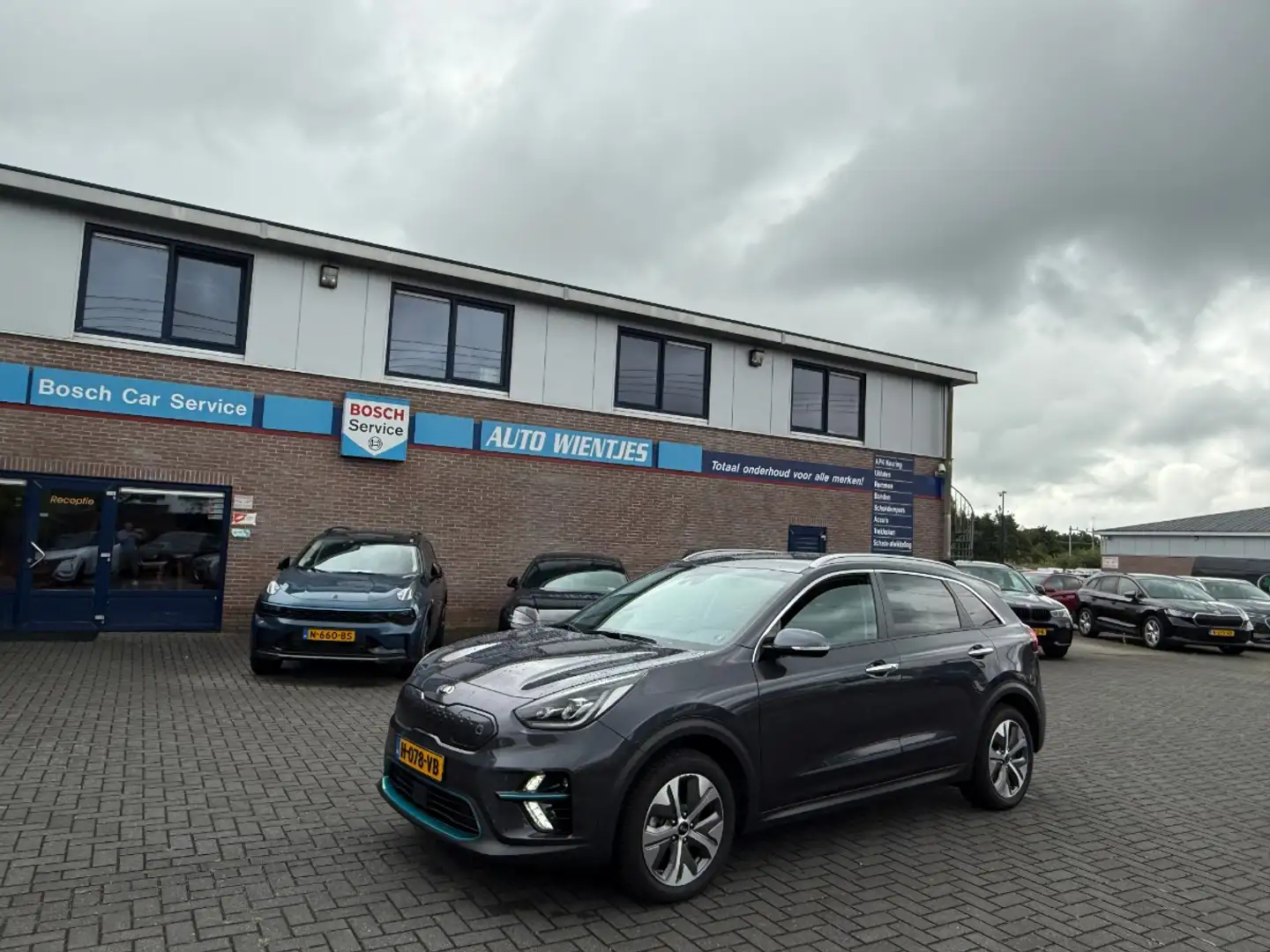 Kia e-Niro ExecutiveLine 64kWh | SOH 100% | Leer | Navi Grijs - 2