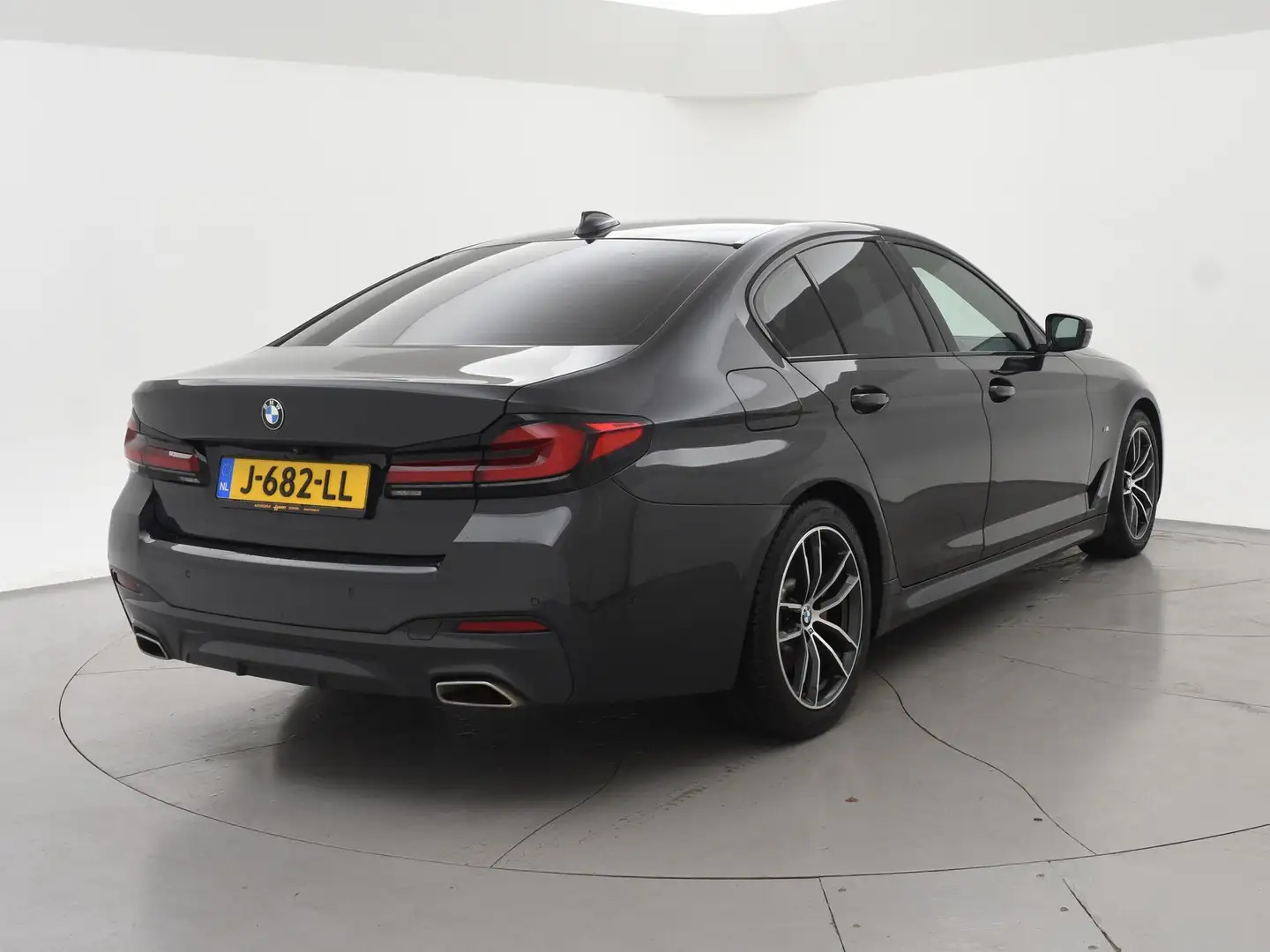 BMW 518 5-serie 518D M-SPORT SEDAN + NAPPA LEDEREN COMFORT Gris - 2